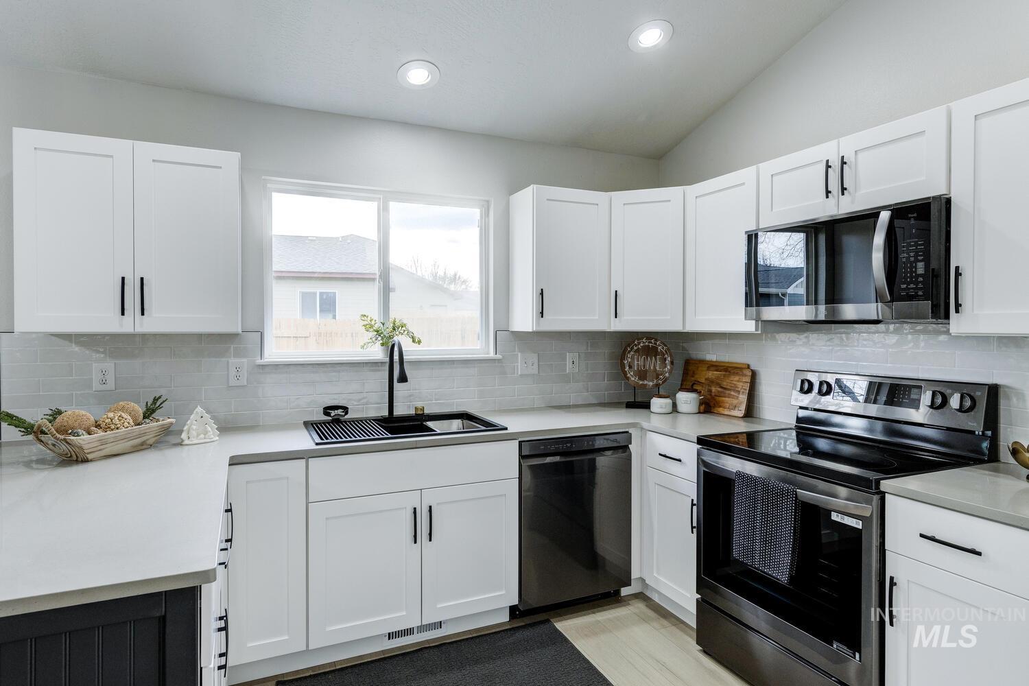 919 Muirfield, Nampa, Idaho 83686, 4 Bedrooms, 2 Bathrooms, Residential For Sale, Price $433,700,MLS 98969617