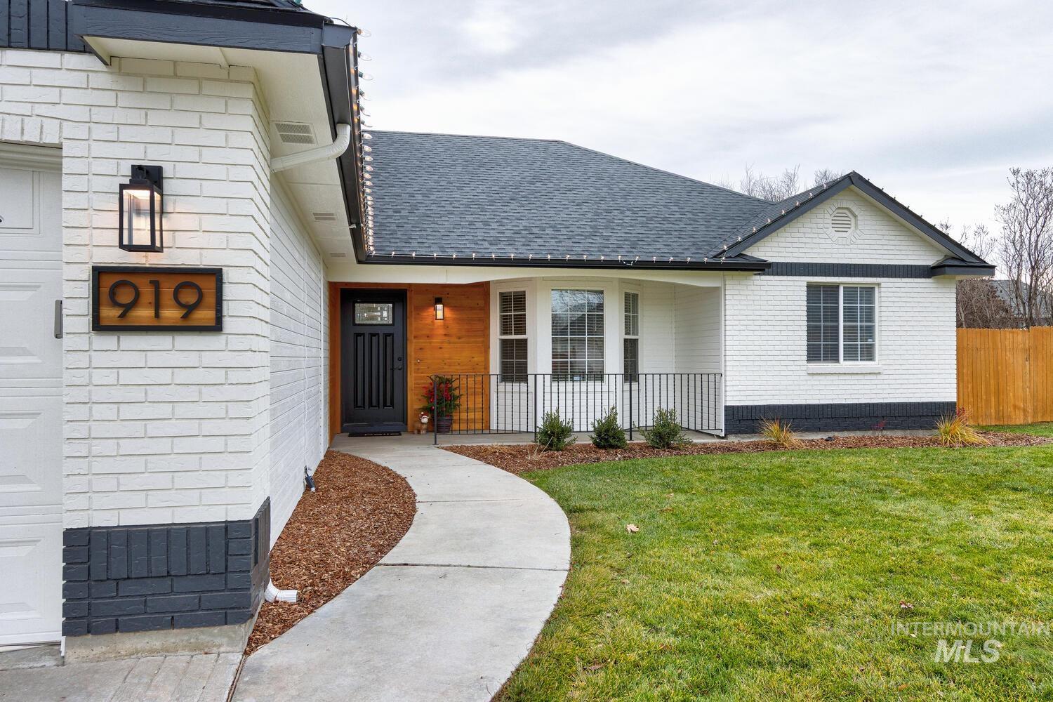 919 Muirfield, Nampa, Idaho 83686, 4 Bedrooms, 2 Bathrooms, Residential For Sale, Price $433,700,MLS 98969617