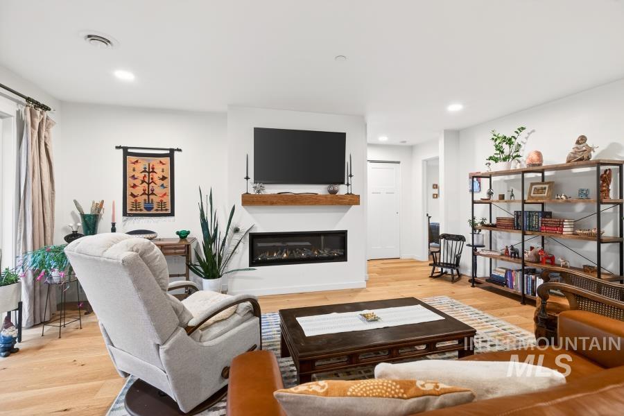 103 N Almon #203, Moscow, Idaho 83843, 2 Bedrooms, 2 Bathrooms, Residential For Sale, Price $419,000,MLS 98969620