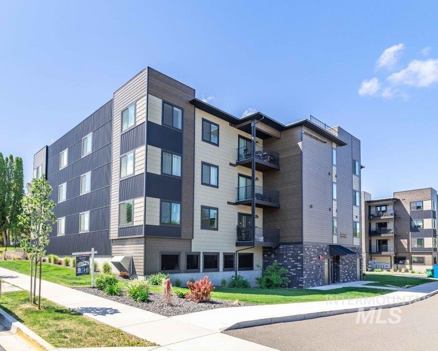 103 N Almon #203, Moscow, Idaho 83843, 2 Bedrooms, 2 Bathrooms, Residential For Sale, Price $419,000,MLS 98969620