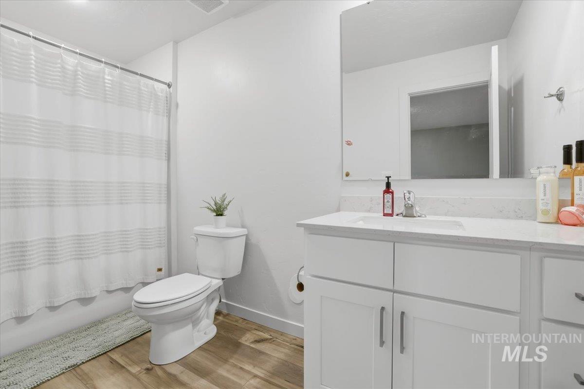 3225 E Mossy Rock Ct, Nampa, Idaho 83686, 4 Bedrooms, 3 Bathrooms, Residential For Sale, Price $425,000,MLS 98969621