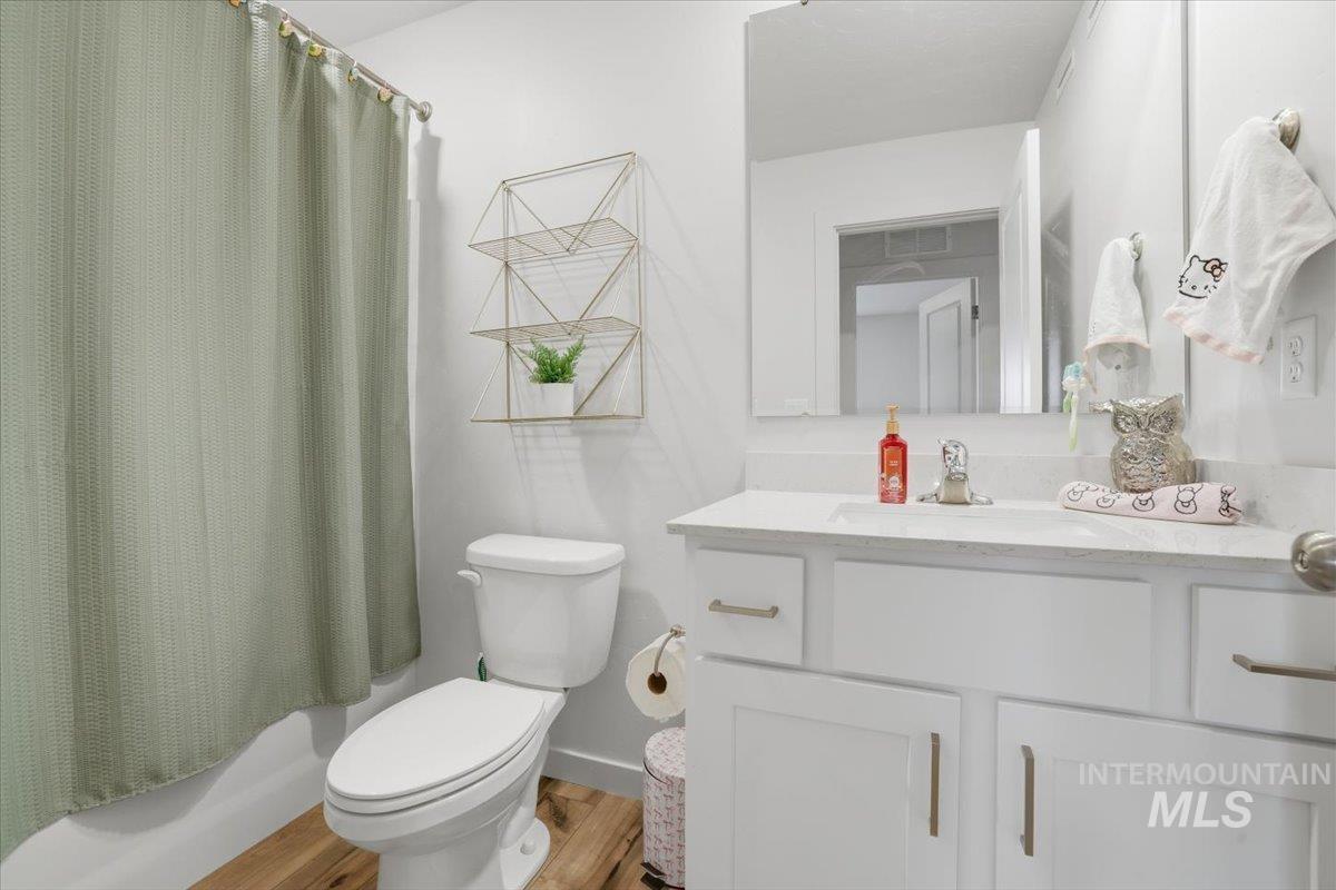 3225 E Mossy Rock Ct, Nampa, Idaho 83686, 4 Bedrooms, 3 Bathrooms, Residential For Sale, Price $425,000,MLS 98969621