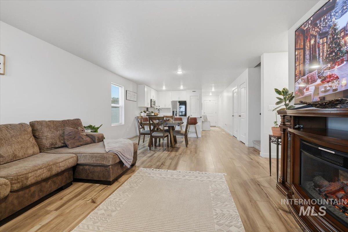 3225 E Mossy Rock Ct, Nampa, Idaho 83686, 4 Bedrooms, 3 Bathrooms, Residential For Sale, Price $425,000,MLS 98969621