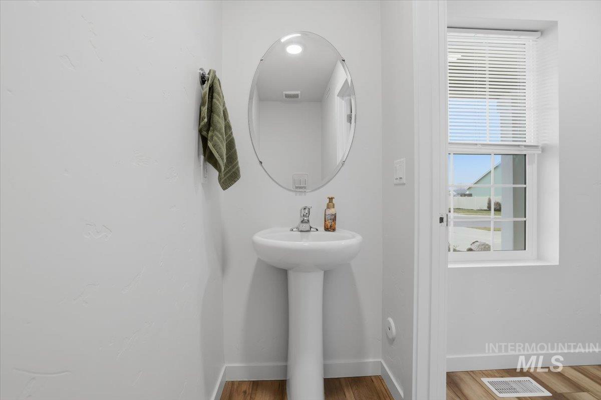 3225 E Mossy Rock Ct, Nampa, Idaho 83686, 4 Bedrooms, 3 Bathrooms, Residential For Sale, Price $425,000,MLS 98969621