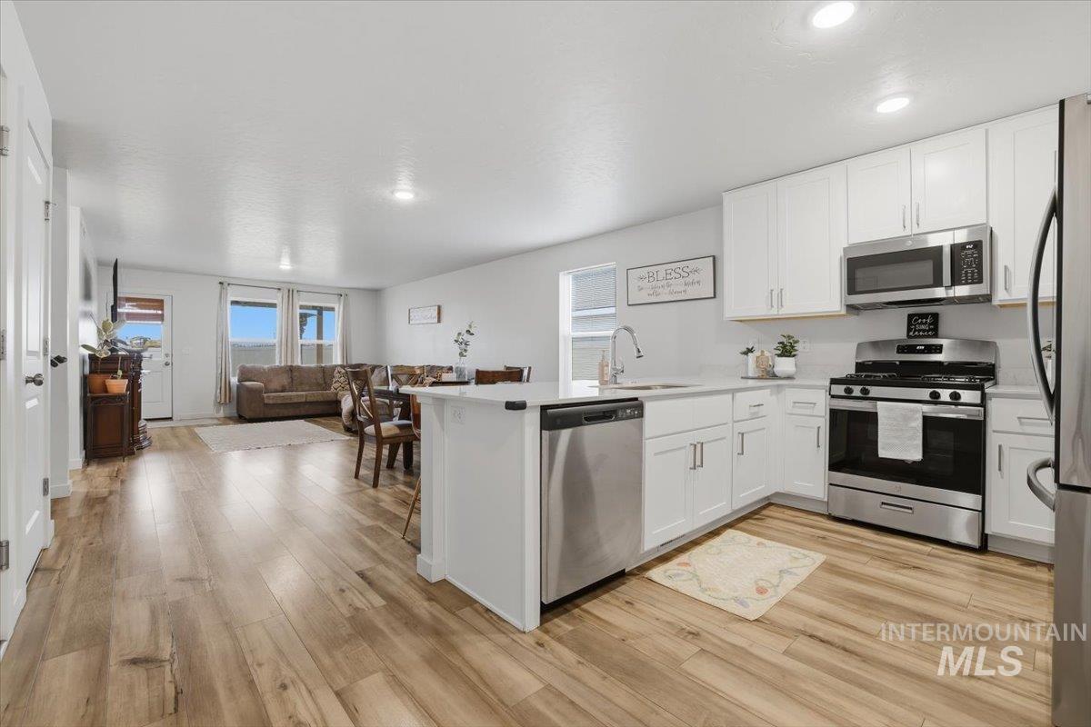 3225 E Mossy Rock Ct, Nampa, Idaho 83686, 4 Bedrooms, 3 Bathrooms, Residential For Sale, Price $425,000,MLS 98969621