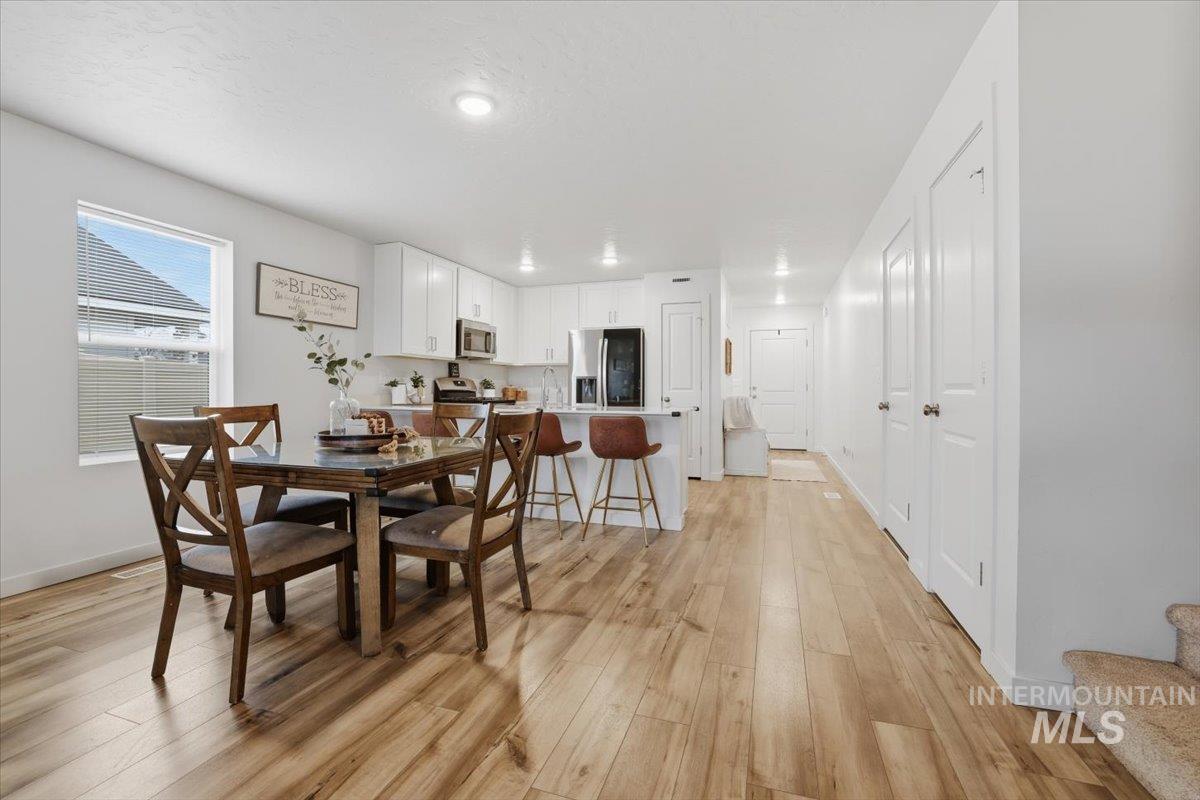 3225 E Mossy Rock Ct, Nampa, Idaho 83686, 4 Bedrooms, 3 Bathrooms, Residential For Sale, Price $425,000,MLS 98969621