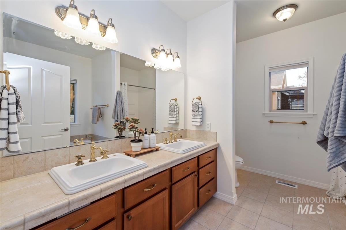 2308 E Chimere Dr, Meridian, Idaho 83646, 4 Bedrooms, 2 Bathrooms, Residential For Sale, Price $629,900, 98969628