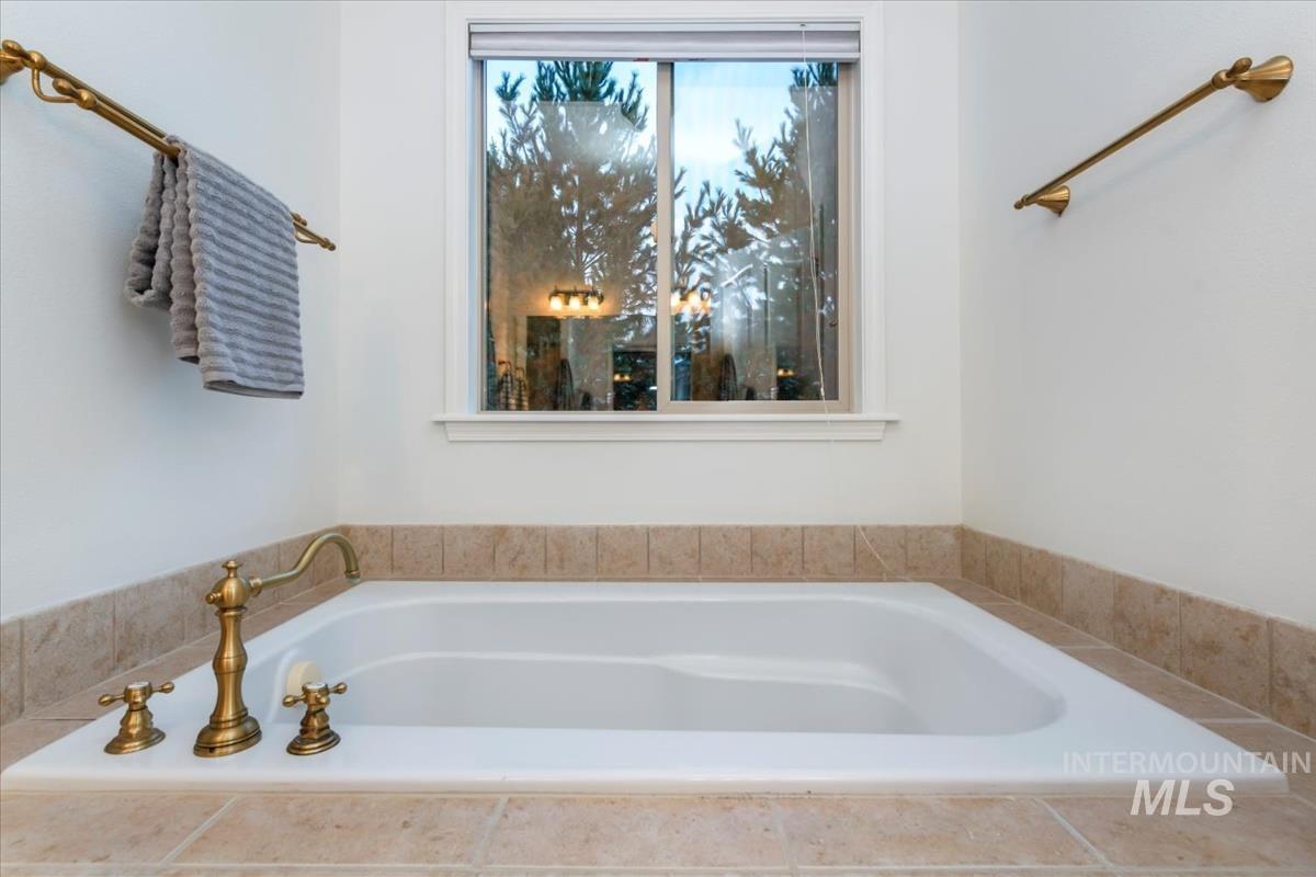 2308 E Chimere Dr, Meridian, Idaho 83646, 4 Bedrooms, 2 Bathrooms, Residential For Sale, Price $629,900, 98969628