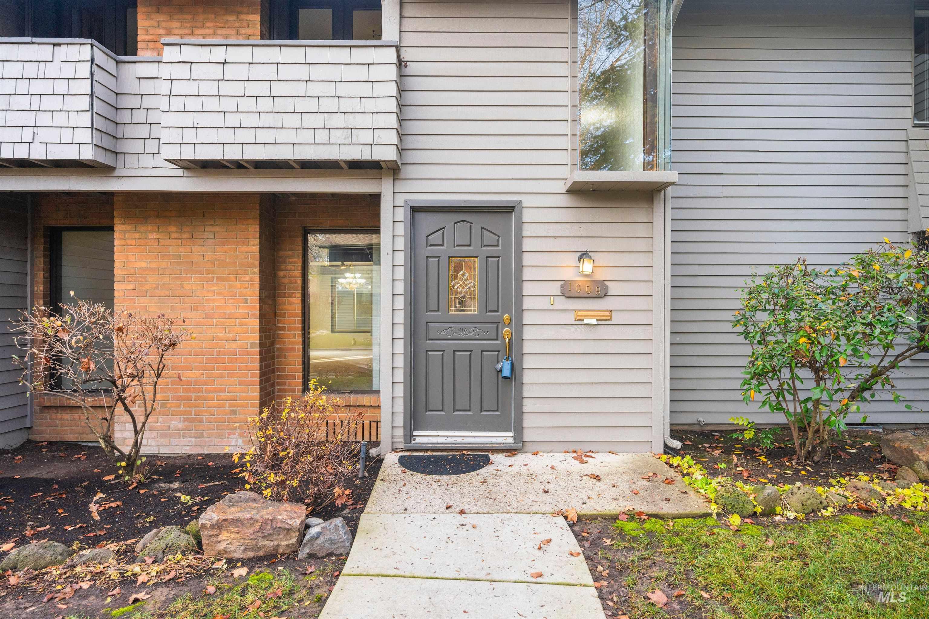 1009 E Strawberry Lane, Boise, Idaho 83712-7726, 3 Bedrooms, 2 Bathrooms, Residential For Sale, Price $575,000, 98969632