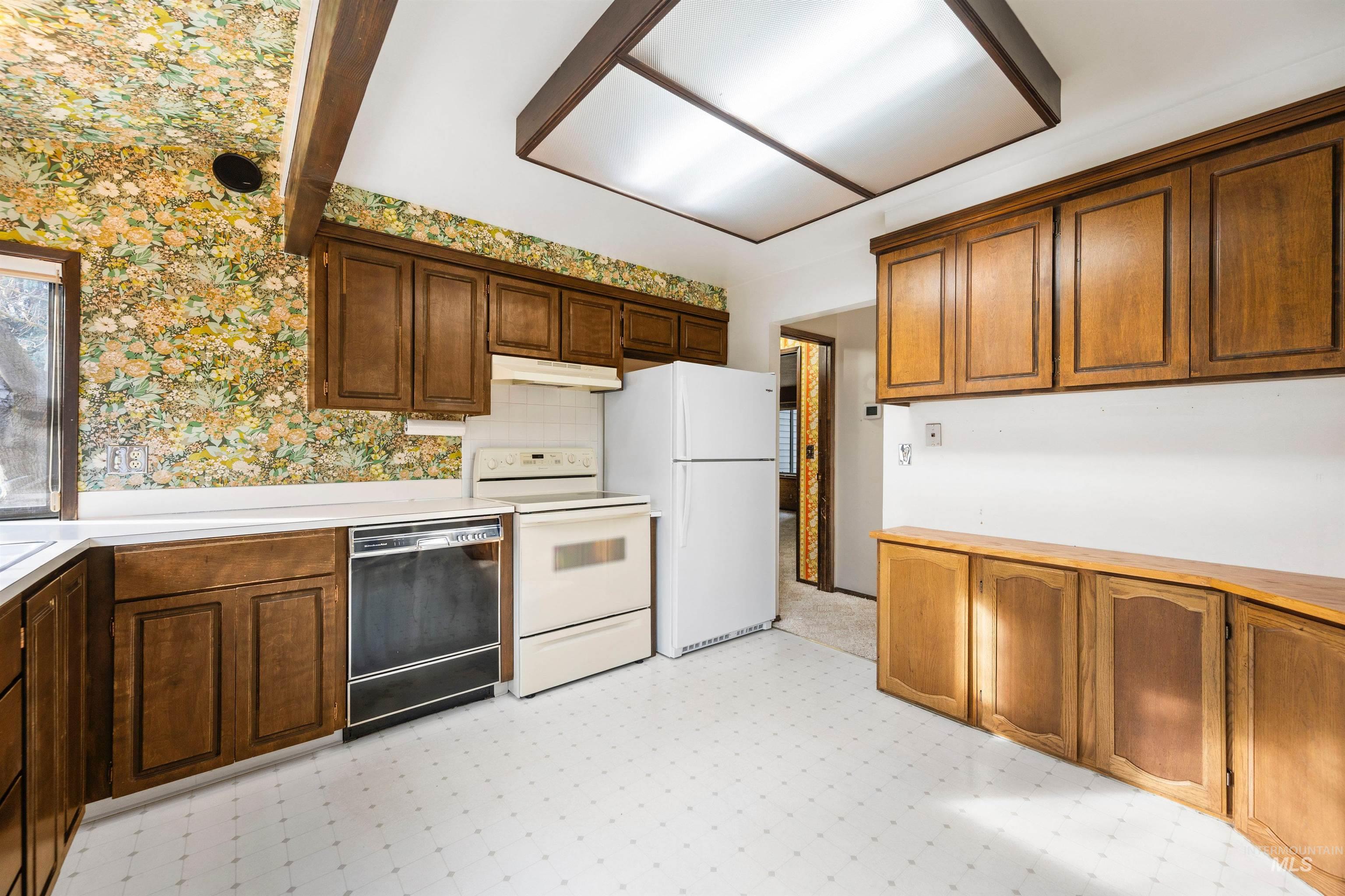 1009 E Strawberry Lane, Boise, Idaho 83712-7726, 3 Bedrooms, 2 Bathrooms, Residential For Sale, Price $575,000, 98969632