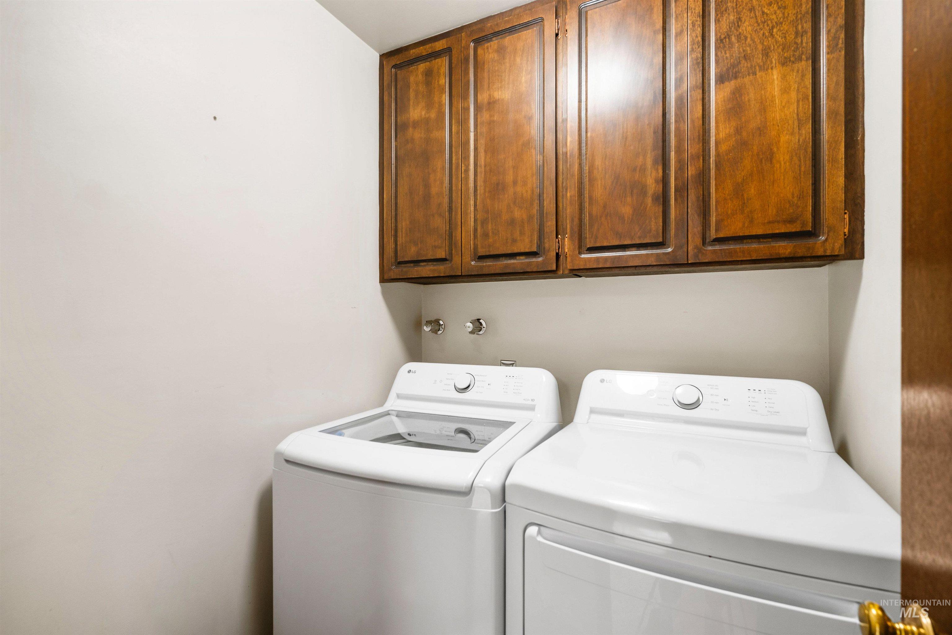 1009 E Strawberry Lane, Boise, Idaho 83712-7726, 3 Bedrooms, 2 Bathrooms, Residential For Sale, Price $575,000, 98969632