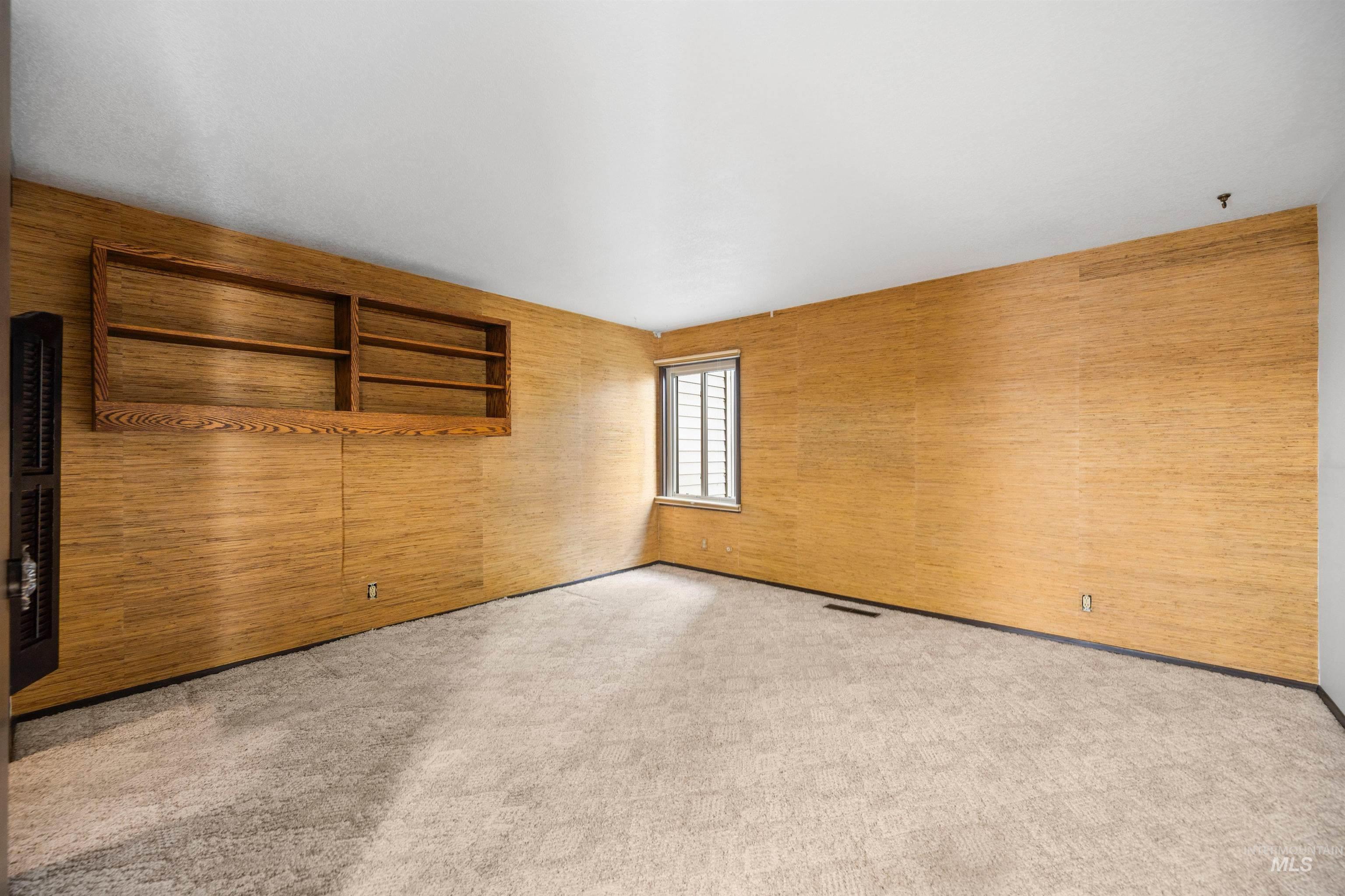 1009 E Strawberry Lane, Boise, Idaho 83712-7726, 3 Bedrooms, 2 Bathrooms, Residential For Sale, Price $575,000, 98969632