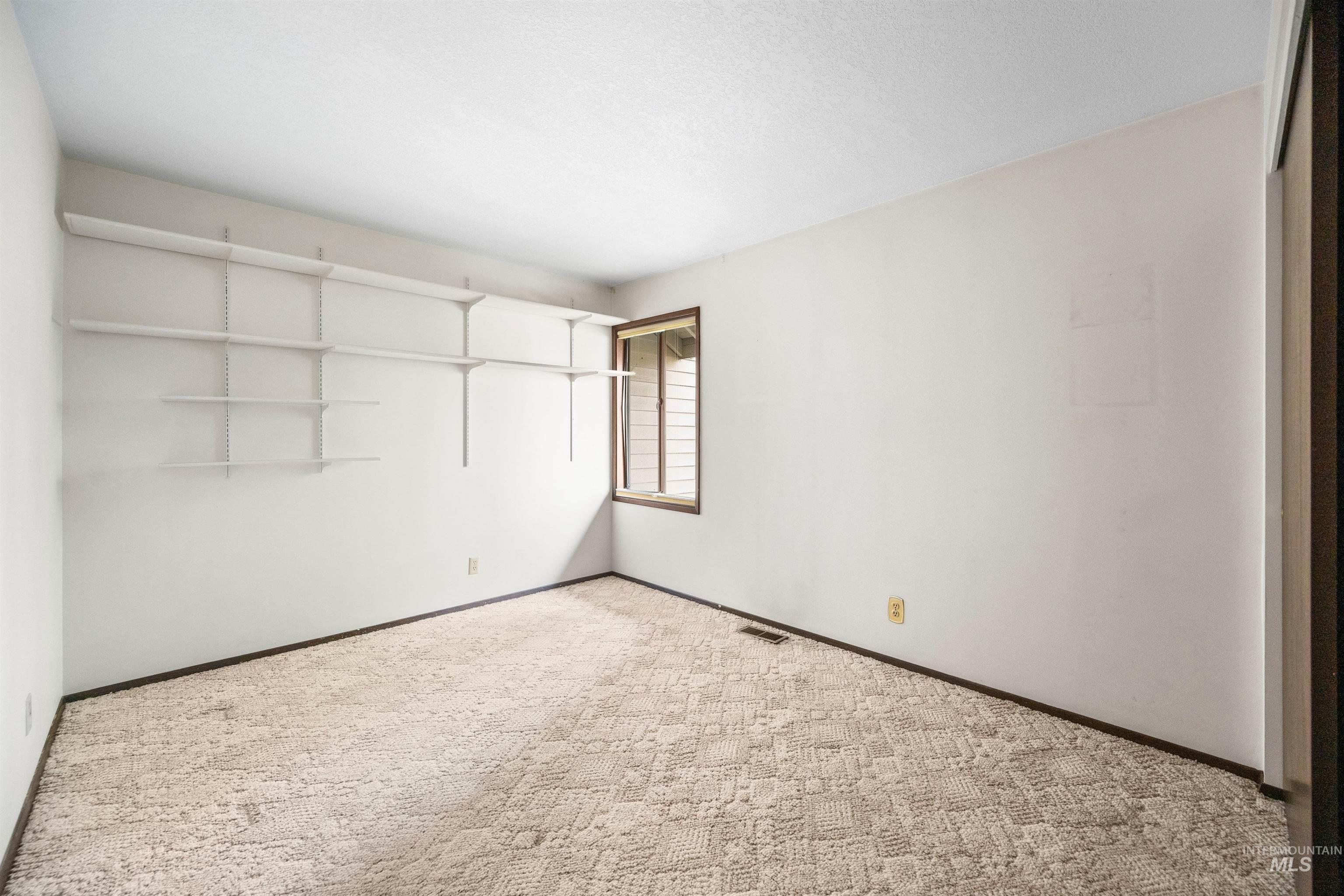 1009 E Strawberry Lane, Boise, Idaho 83712-7726, 3 Bedrooms, 2 Bathrooms, Residential For Sale, Price $575,000, 98969632