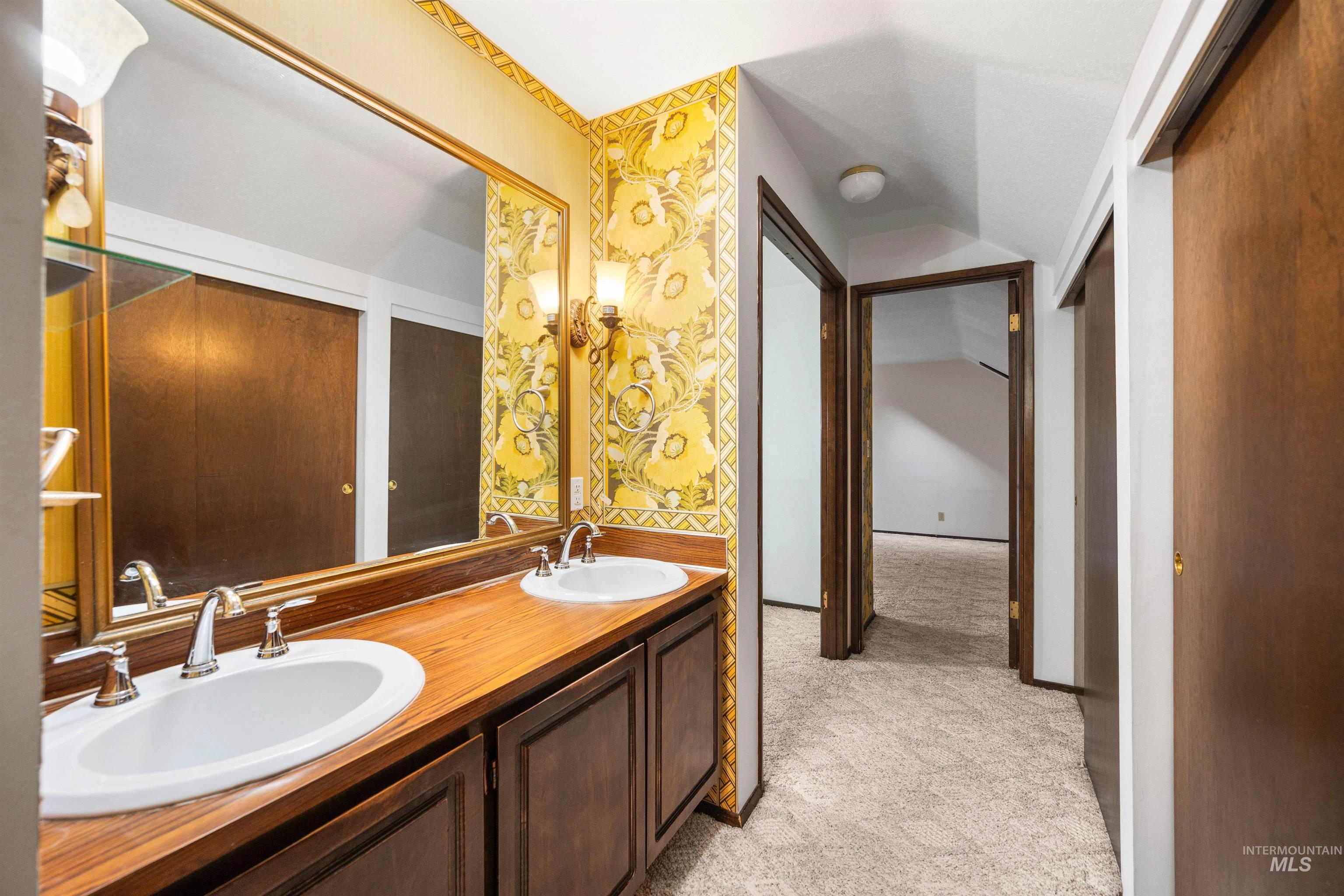 1009 E Strawberry Lane, Boise, Idaho 83712-7726, 3 Bedrooms, 2 Bathrooms, Residential For Sale, Price $575,000, 98969632