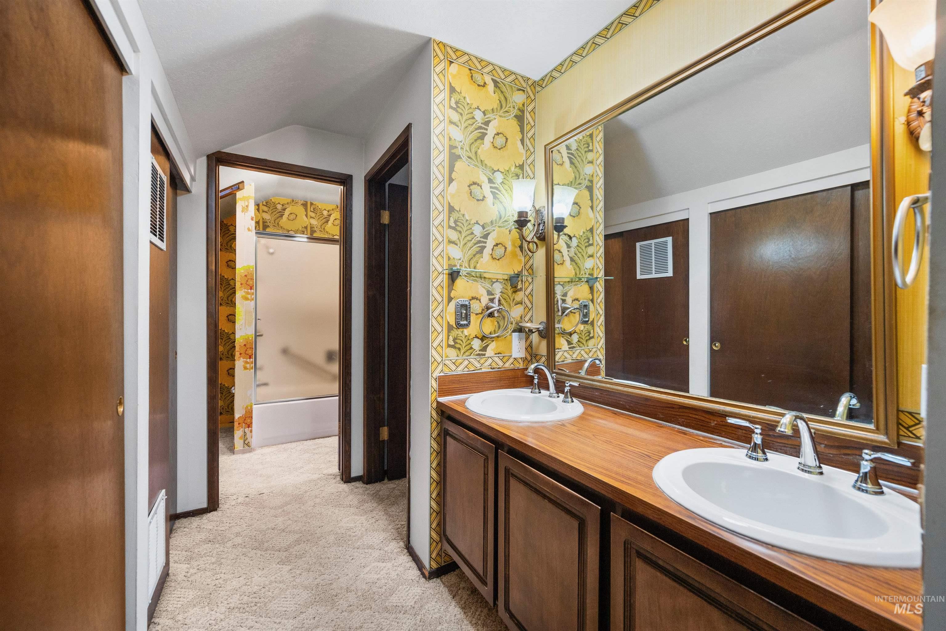 1009 E Strawberry Lane, Boise, Idaho 83712-7726, 3 Bedrooms, 2 Bathrooms, Residential For Sale, Price $575,000, 98969632