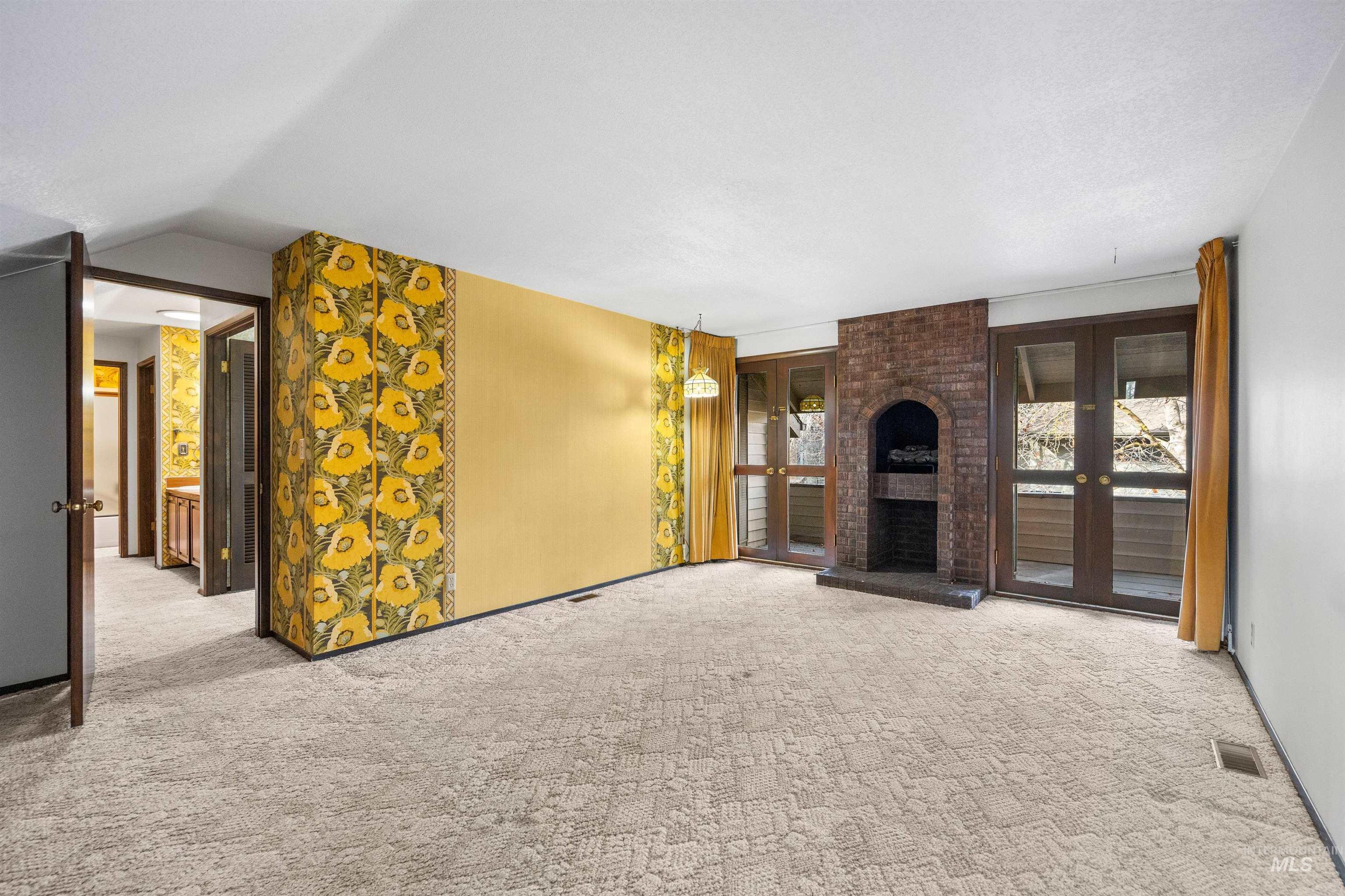 1009 E Strawberry Lane, Boise, Idaho 83712-7726, 3 Bedrooms, 2 Bathrooms, Residential For Sale, Price $575,000, 98969632