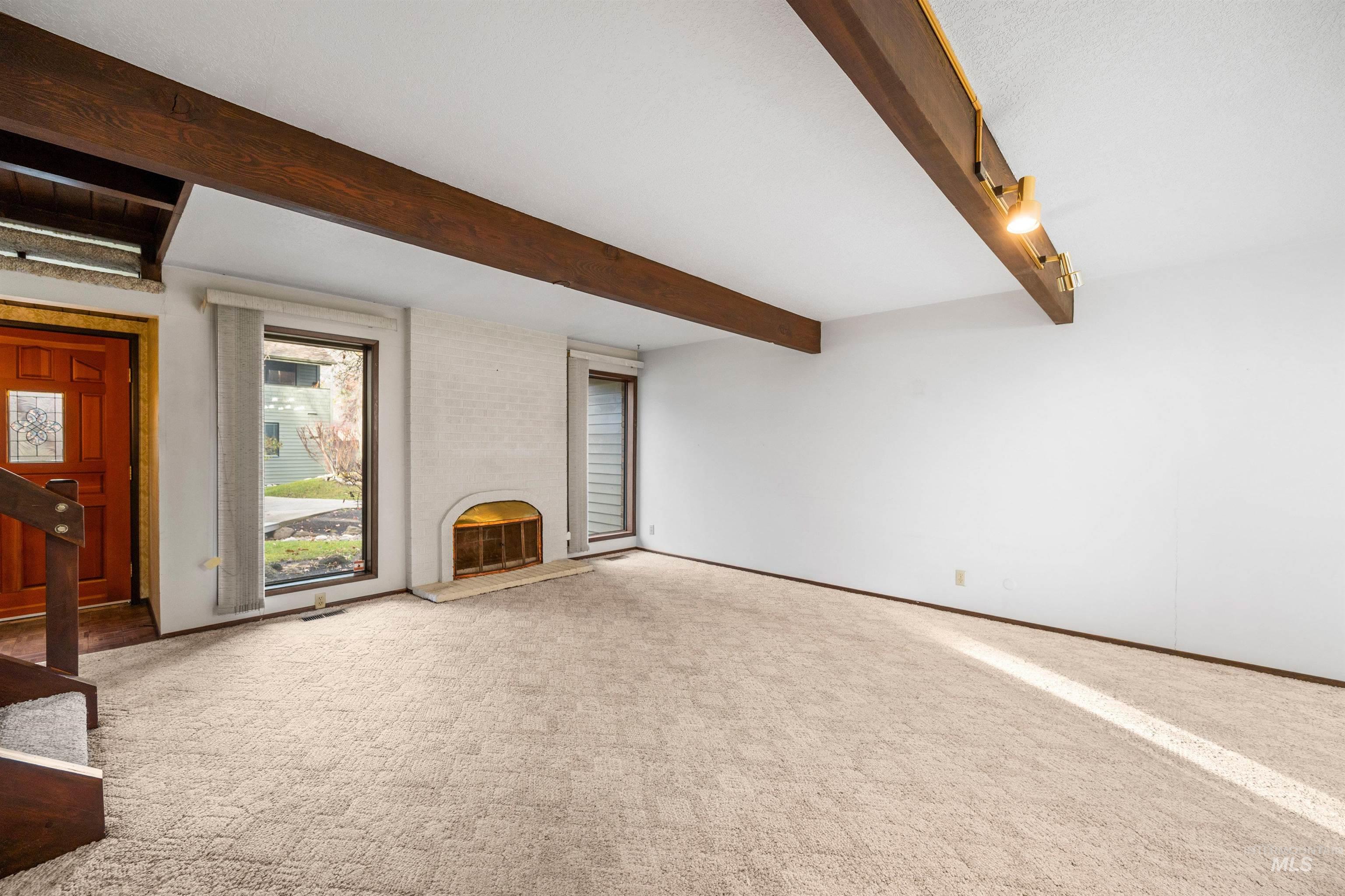 1009 E Strawberry Lane, Boise, Idaho 83712-7726, 3 Bedrooms, 2 Bathrooms, Residential For Sale, Price $575,000, 98969632