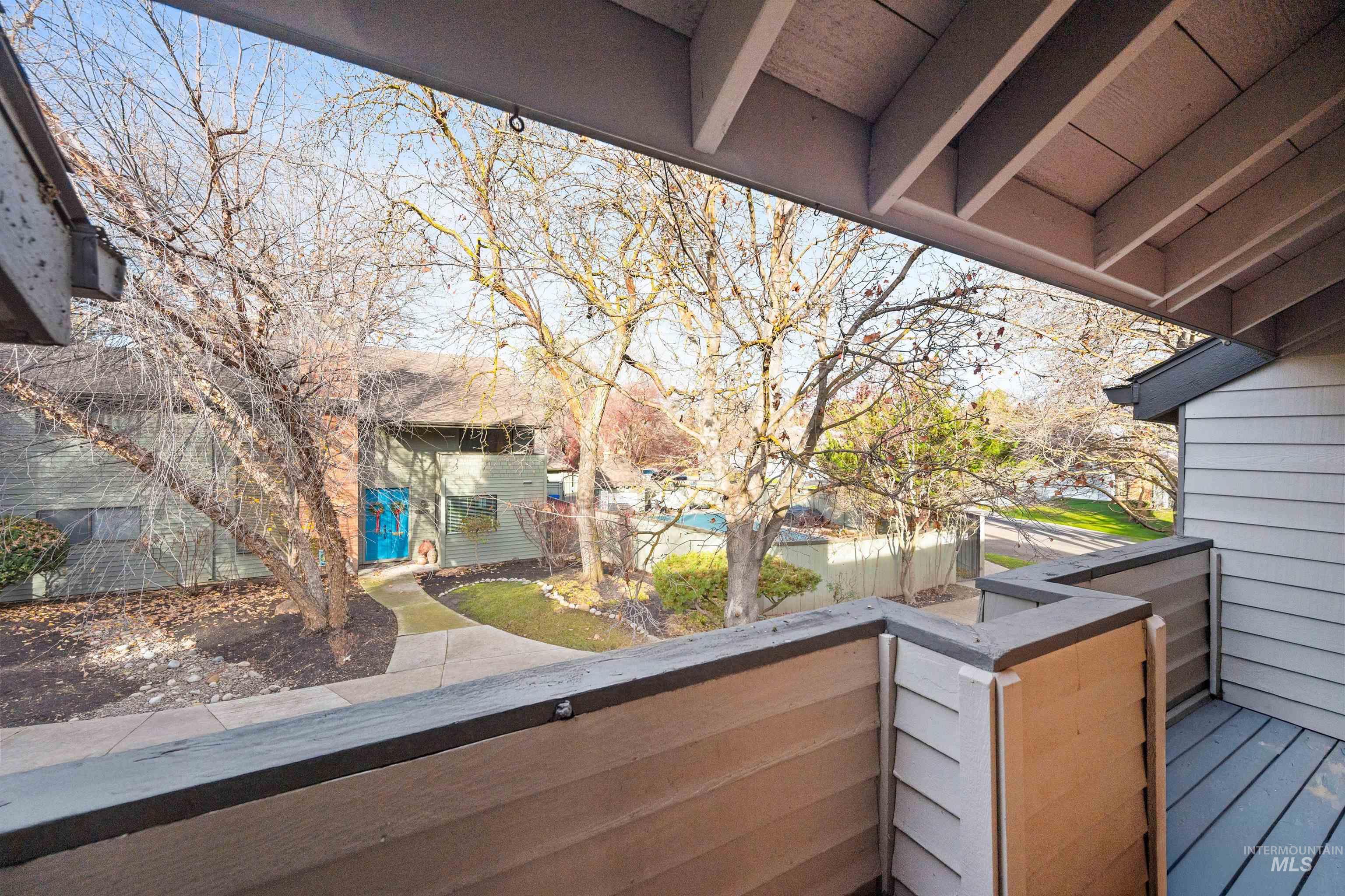 1009 E Strawberry Lane, Boise, Idaho 83712-7726, 3 Bedrooms, 2 Bathrooms, Residential For Sale, Price $575,000, 98969632