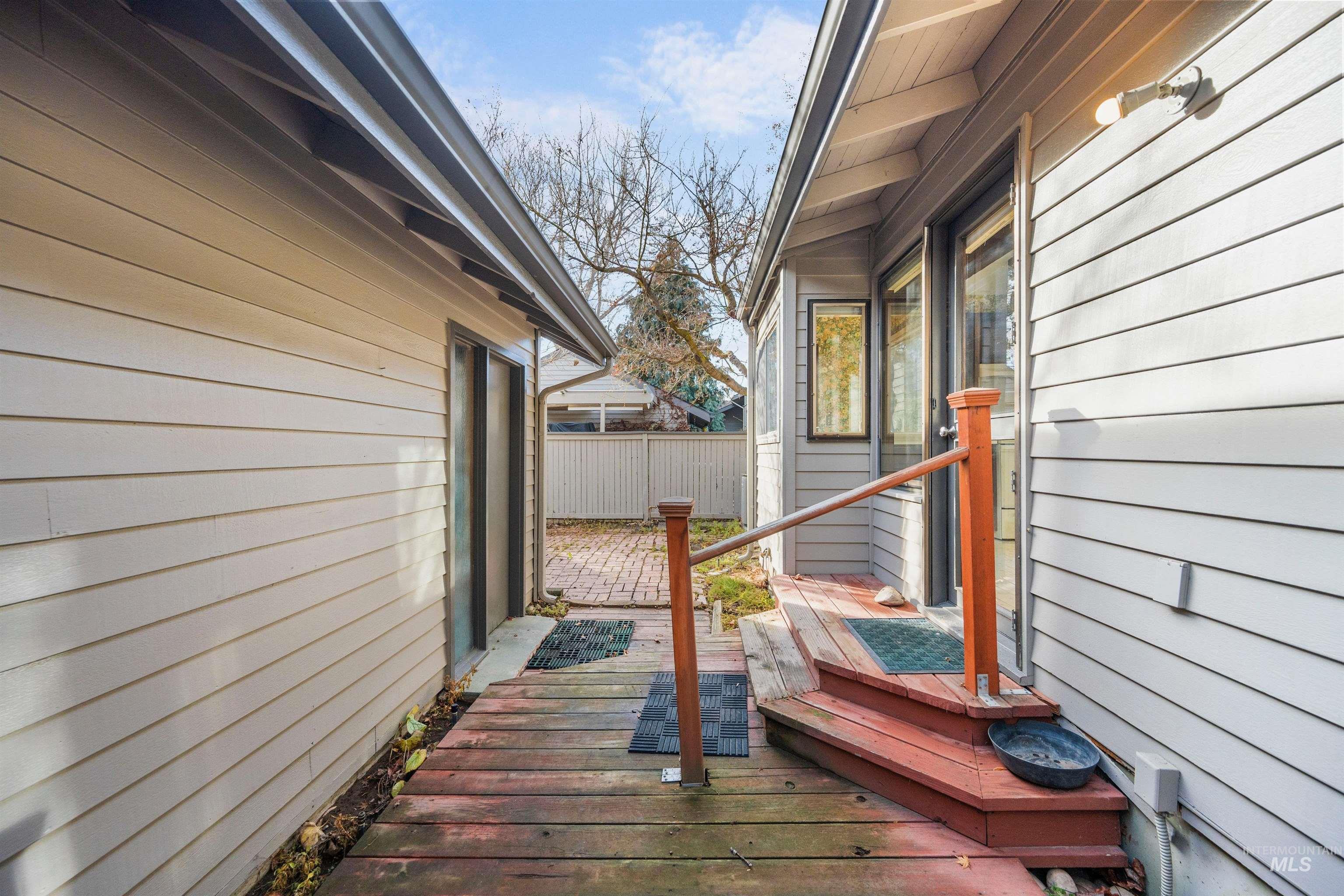 1009 E Strawberry Lane, Boise, Idaho 83712-7726, 3 Bedrooms, 2 Bathrooms, Residential For Sale, Price $575,000, 98969632