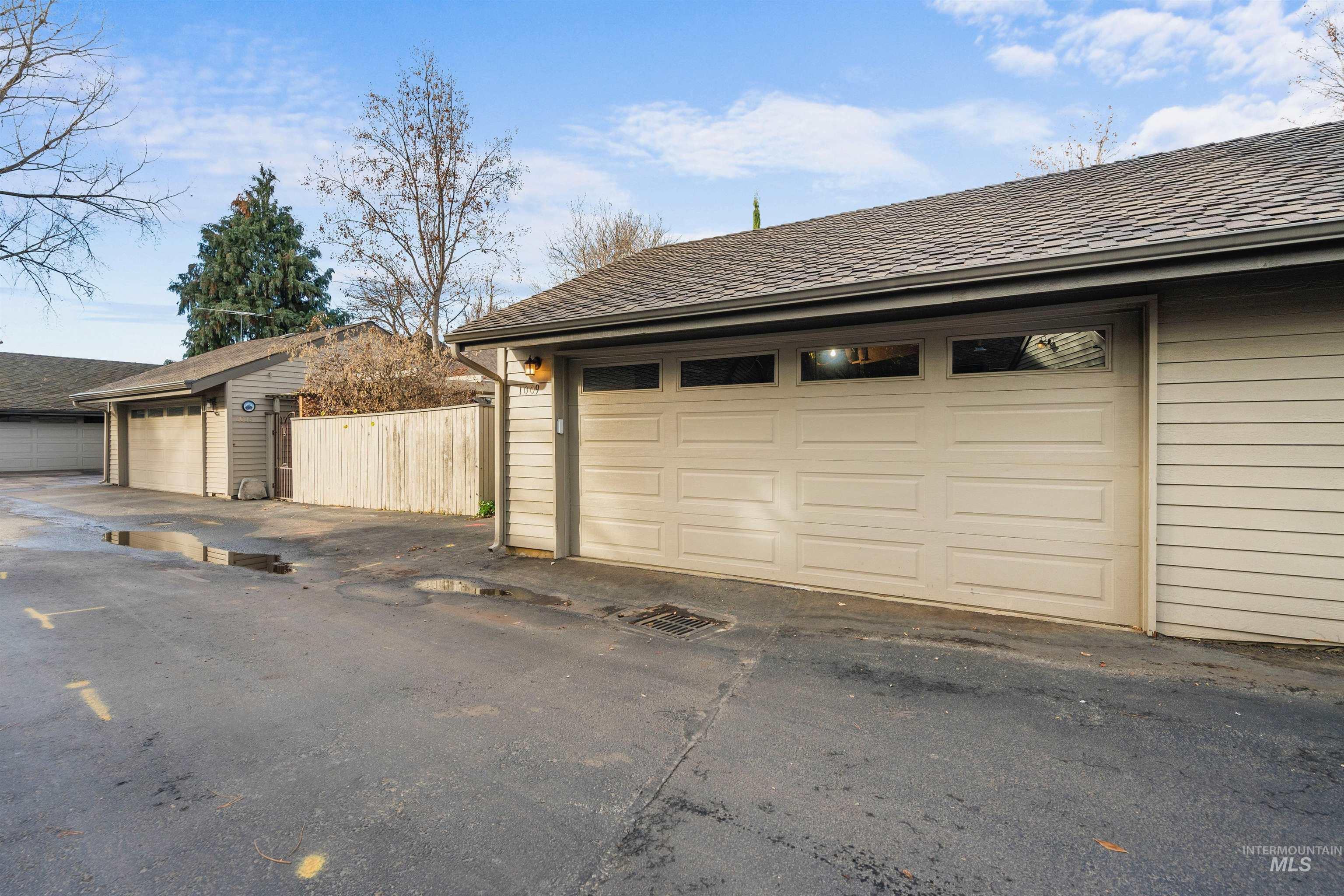 1009 E Strawberry Lane, Boise, Idaho 83712-7726, 3 Bedrooms, 2 Bathrooms, Residential For Sale, Price $575,000, 98969632