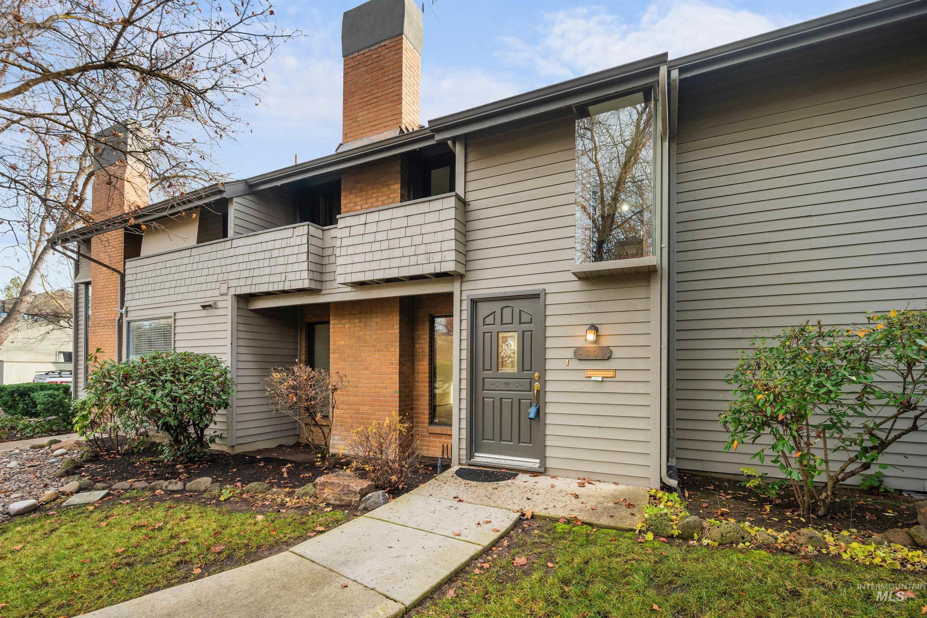 1009 E Strawberry Lane, Boise, Idaho 83712-7726, 3 Bedrooms, 2 Bathrooms, Residential For Sale, Price $575,000, 98969632