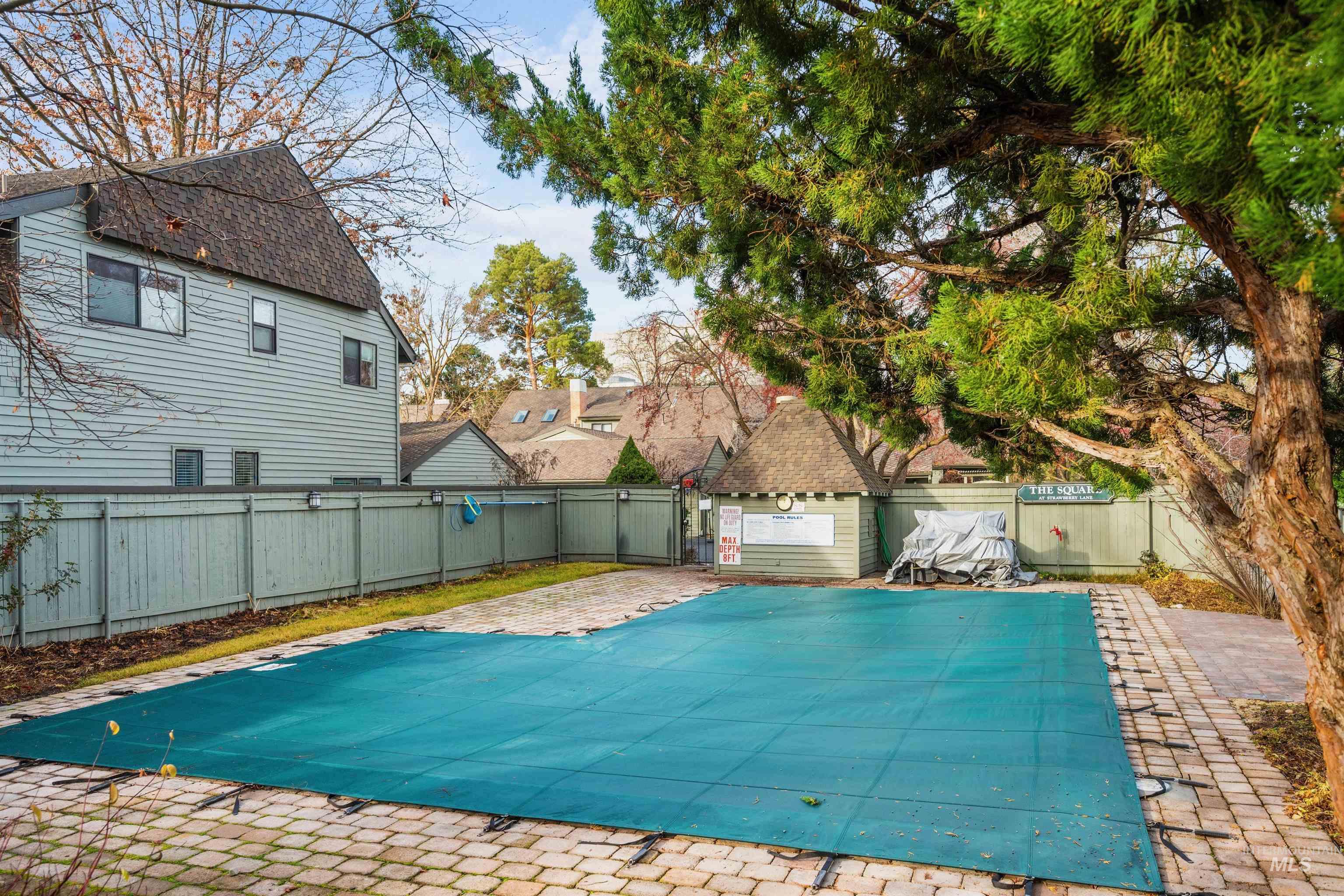 1009 E Strawberry Lane, Boise, Idaho 83712-7726, 3 Bedrooms, 2 Bathrooms, Residential For Sale, Price $575,000, 98969632