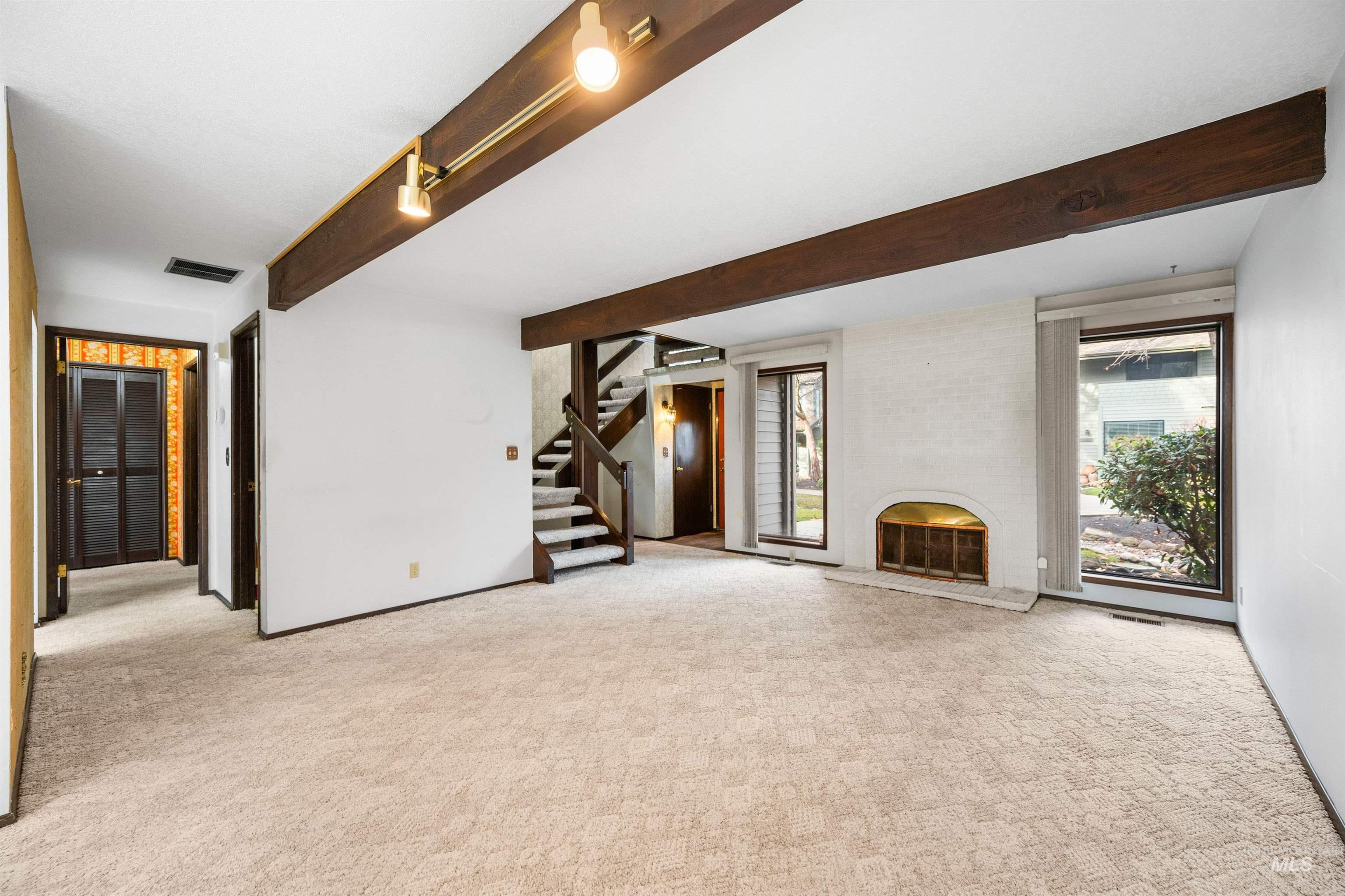 1009 E Strawberry Lane, Boise, Idaho 83712-7726, 3 Bedrooms, 2 Bathrooms, Residential For Sale, Price $575,000, 98969632