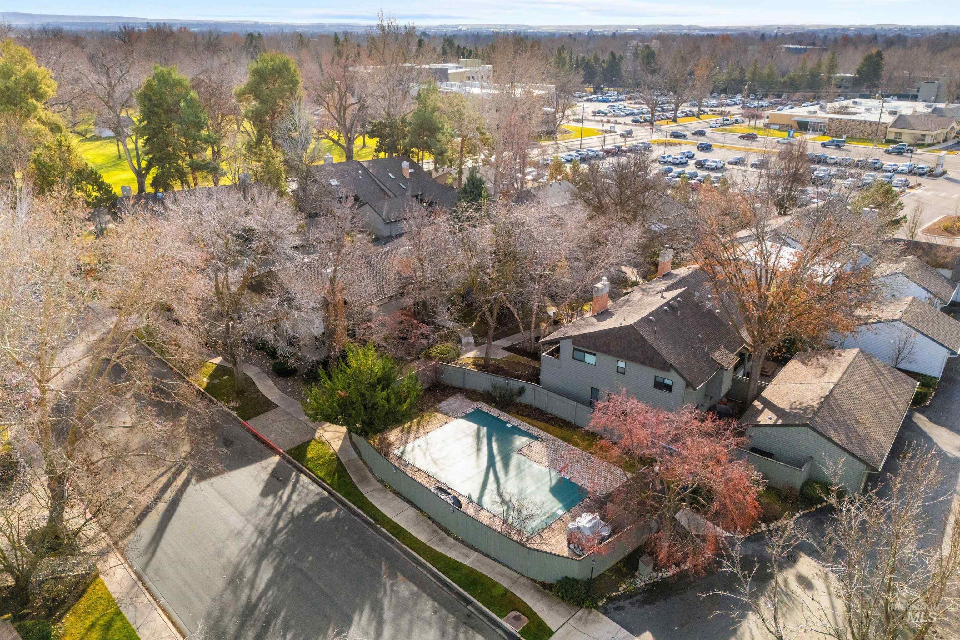 1009 E Strawberry Lane, Boise, Idaho 83712-7726, 3 Bedrooms, 2 Bathrooms, Residential For Sale, Price $575,000, 98969632