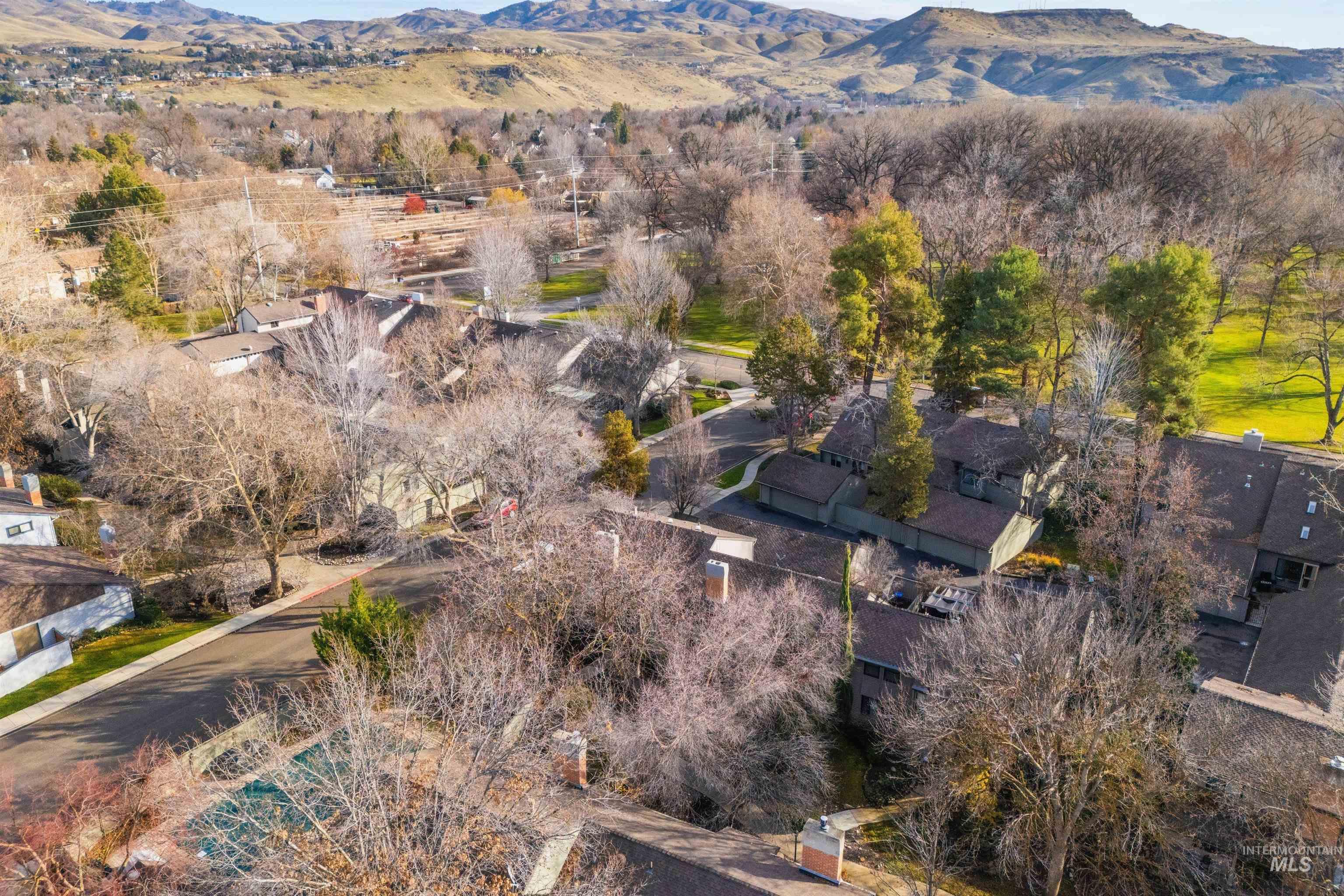 1009 E Strawberry Lane, Boise, Idaho 83712-7726, 3 Bedrooms, 2 Bathrooms, Residential For Sale, Price $575,000, 98969632