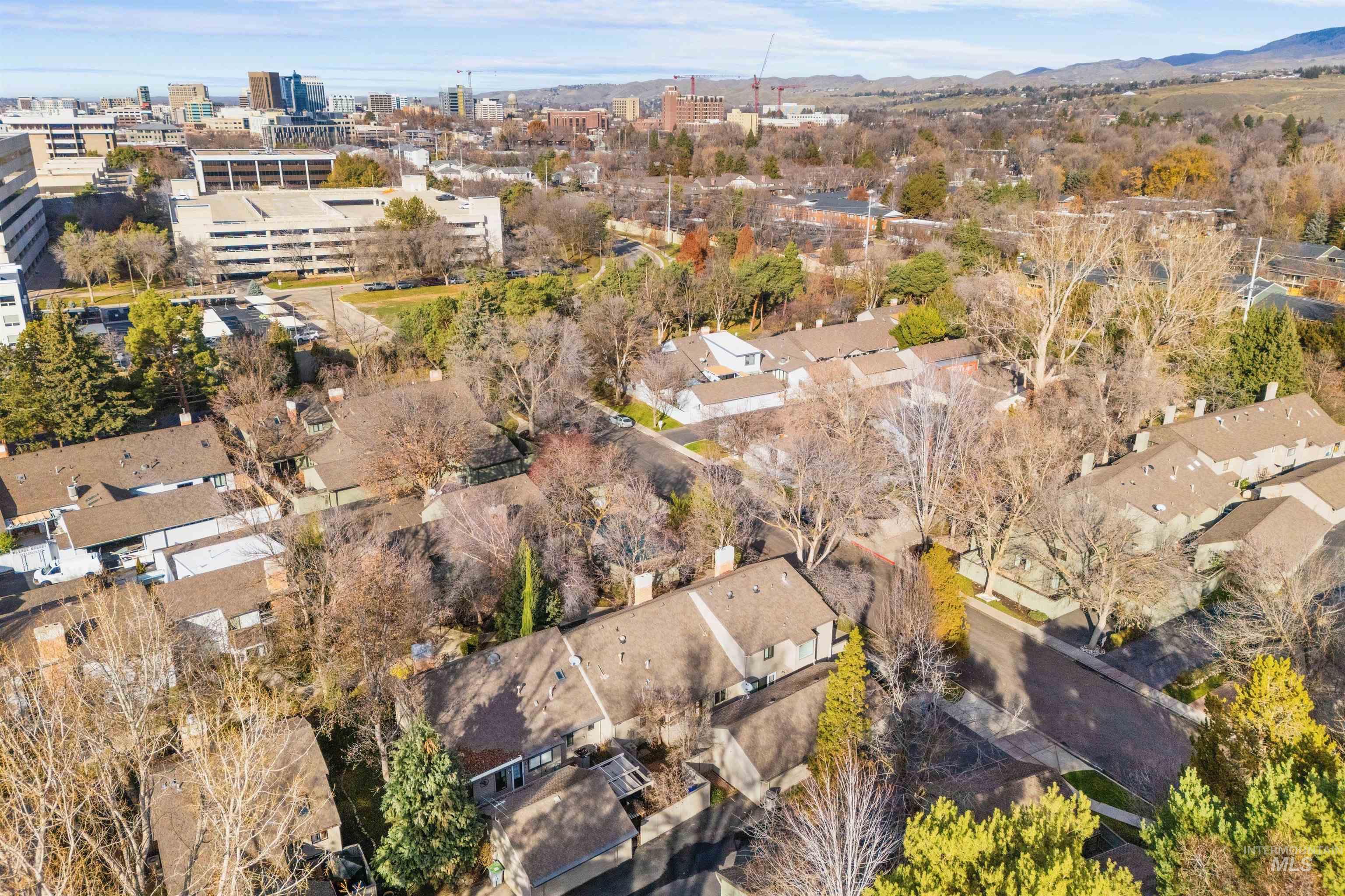 1009 E Strawberry Lane, Boise, Idaho 83712-7726, 3 Bedrooms, 2 Bathrooms, Residential For Sale, Price $575,000, 98969632