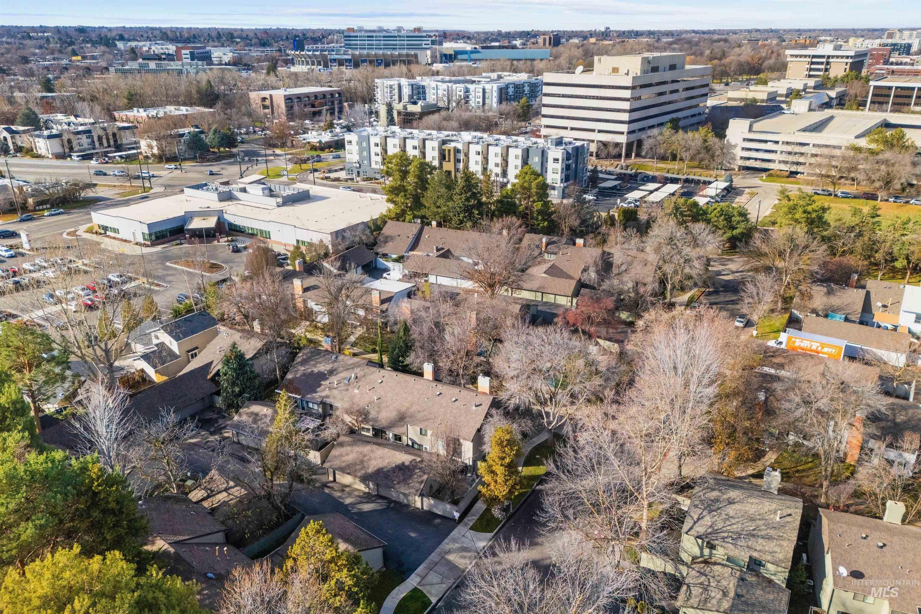 1009 E Strawberry Lane, Boise, Idaho 83712-7726, 3 Bedrooms, 2 Bathrooms, Residential For Sale, Price $575,000, 98969632