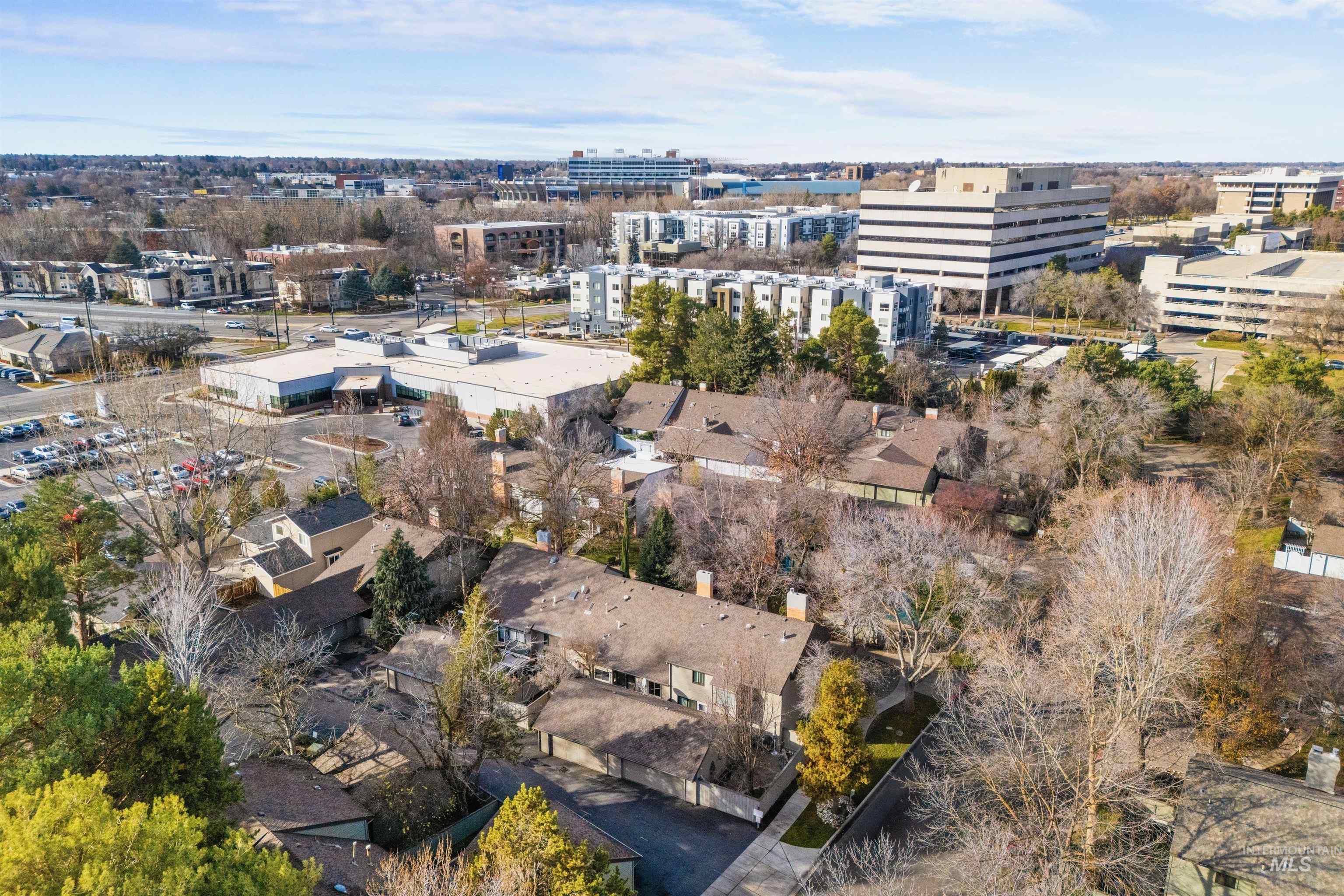 1009 E Strawberry Lane, Boise, Idaho 83712-7726, 3 Bedrooms, 2 Bathrooms, Residential For Sale, Price $575,000, 98969632