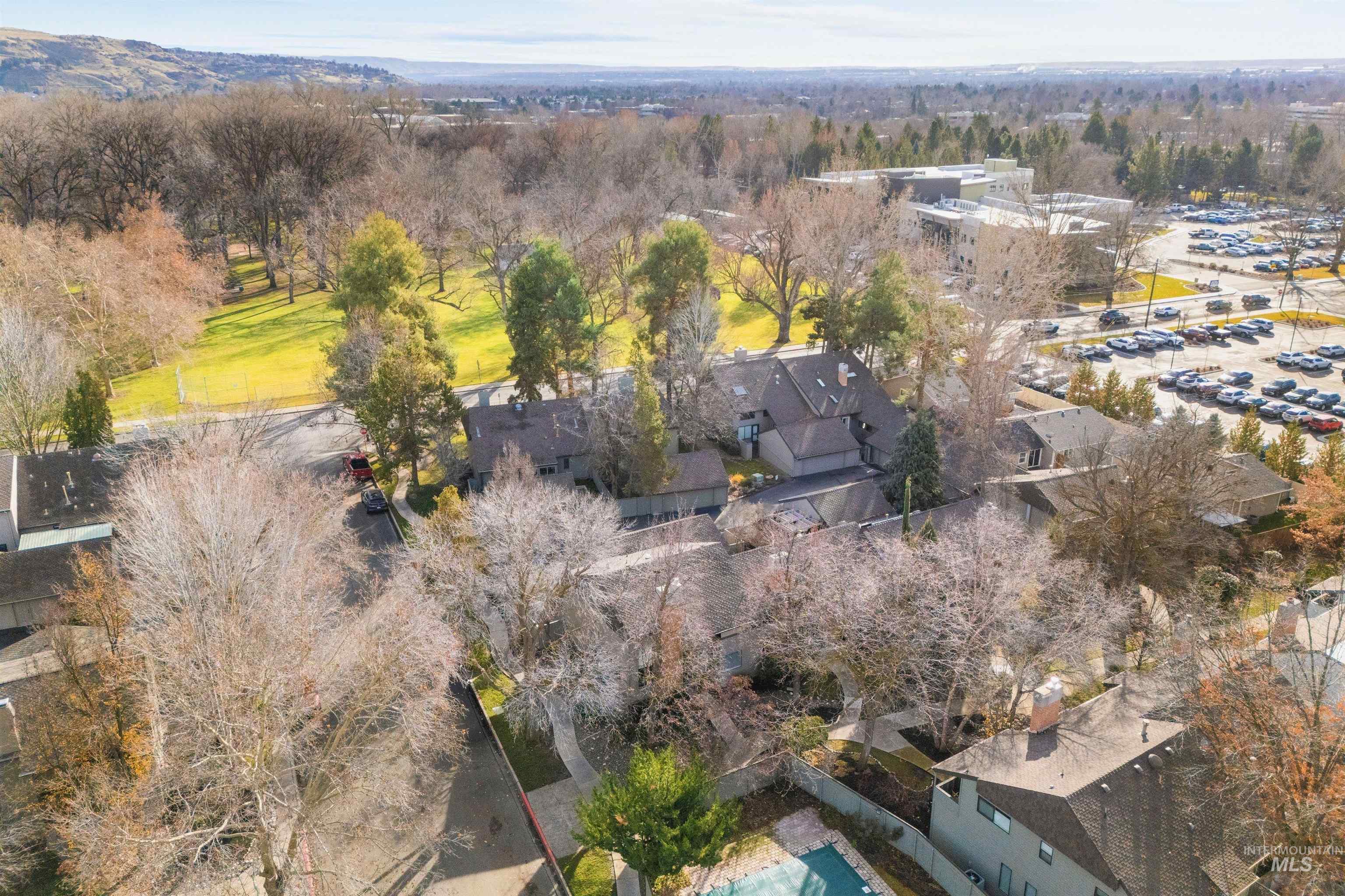 1009 E Strawberry Lane, Boise, Idaho 83712-7726, 3 Bedrooms, 2 Bathrooms, Residential For Sale, Price $575,000, 98969632