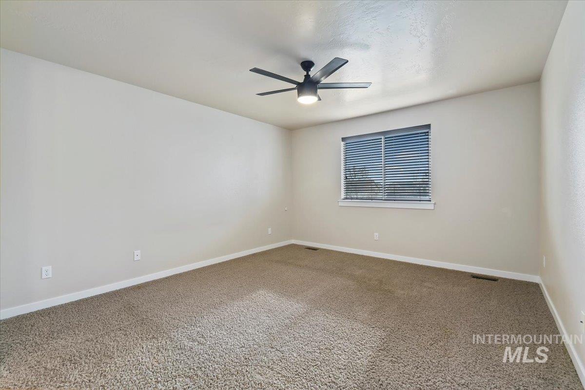 Unfurnished room featuring carpet