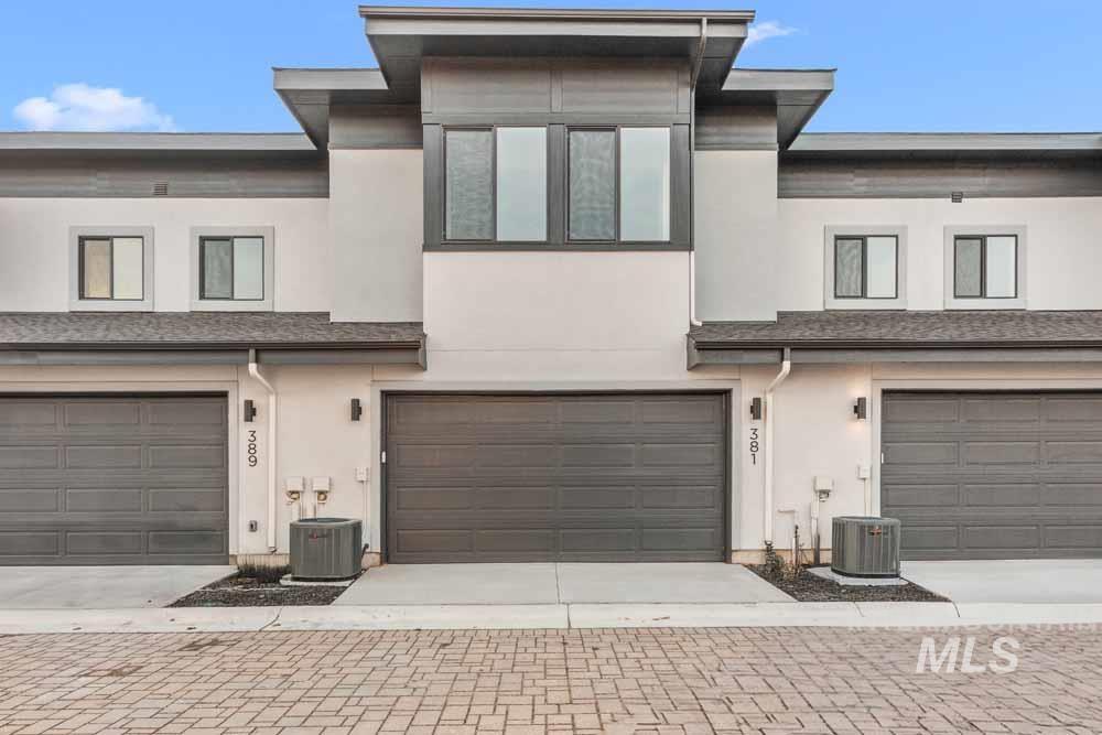 381 E Lombard Ln, Eagle, Idaho 83616, 3 Bedrooms, 2.5 Bathrooms, Residential For Sale, Price $588,995, 98969641