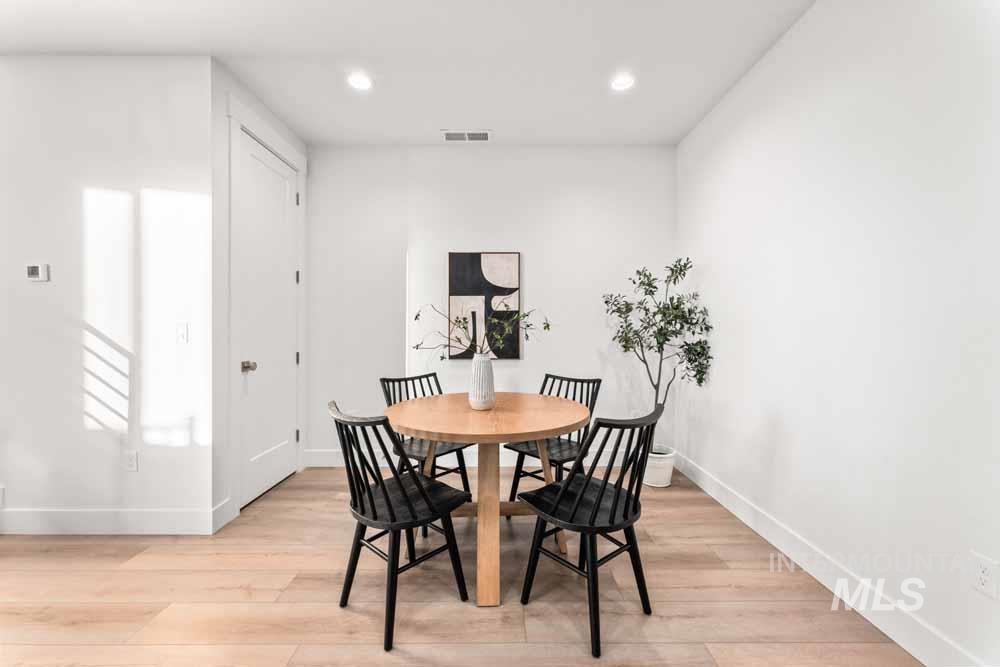 381 E Lombard Ln, Eagle, Idaho 83616, 3 Bedrooms, 2.5 Bathrooms, Residential For Sale, Price $588,995, 98969641