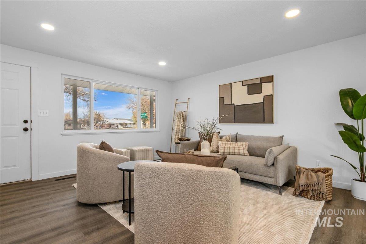 520 Harmon Way, Middleton, Idaho 83644, 3 Bedrooms, 1 Bathroom, Residential For Sale, Price $325,000, 98969647