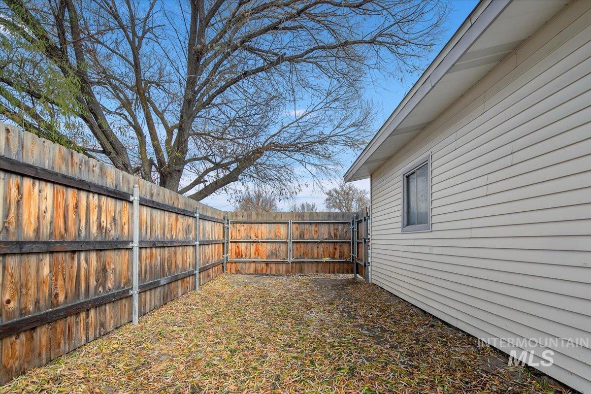 520 Harmon Way, Middleton, Idaho 83644, 3 Bedrooms, 1 Bathroom, Residential For Sale, Price $325,000, 98969647