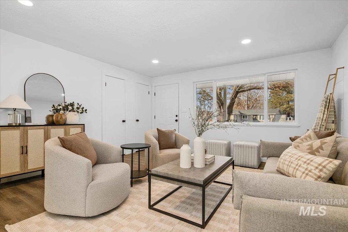 520 Harmon Way, Middleton, Idaho 83644, 3 Bedrooms, 1 Bathroom, Residential For Sale, Price $325,000, 98969647