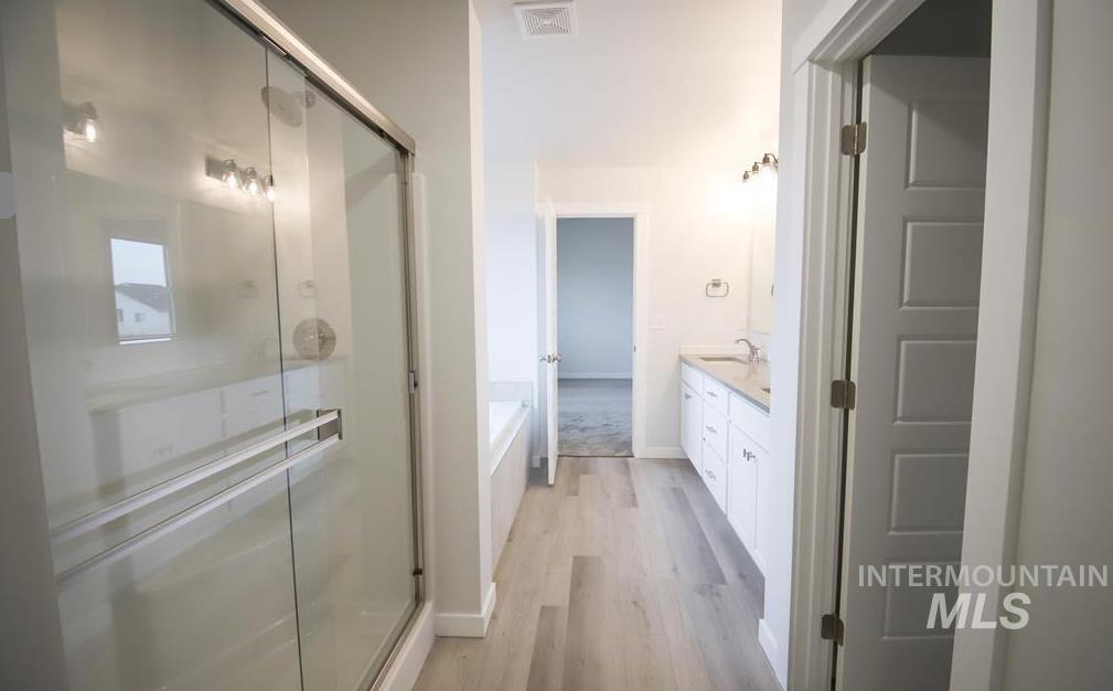 7092 W Grand Rapids Dr, Meridian, Idaho 83646, 5 Bedrooms, 2.5 Bathrooms, Residential For Sale, Price $489,900, 98969649