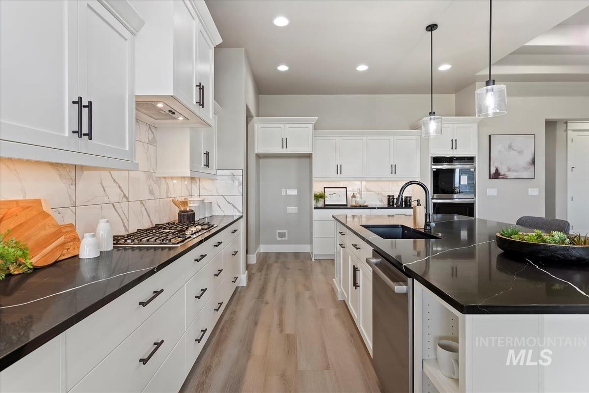 9933 S Peregrine Falcon Ave, Nampa, Idaho 83686, 3 Bedrooms, 2 Bathrooms, Residential For Sale, Price $889,900, 98969656