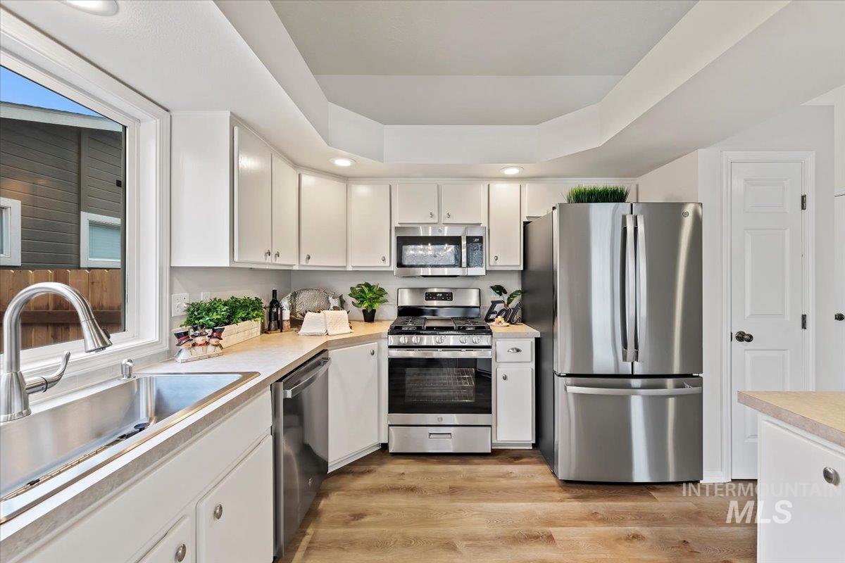 Brand New SS Sink & Faucet w/Pull Down Sprayer, 5 Burner G.E. Gas Range/Oven, New Microwave, & New SS French Door Refrigerator has Bottom Freezer, Water & Ice Feature!