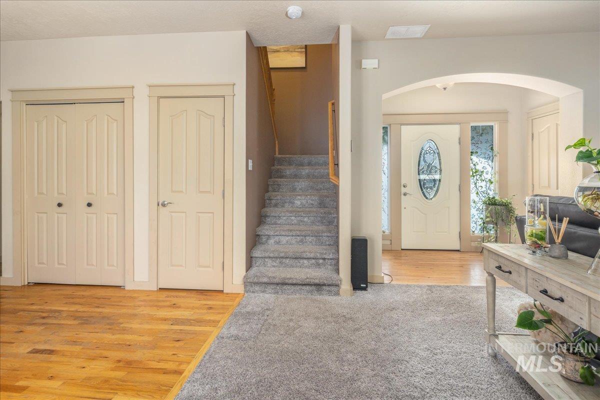 1524 W Loretta St, Meridian, Idaho 83646, 3 Bedrooms, 2.5 Bathrooms, Residential For Sale, Price $528,000, 98969659