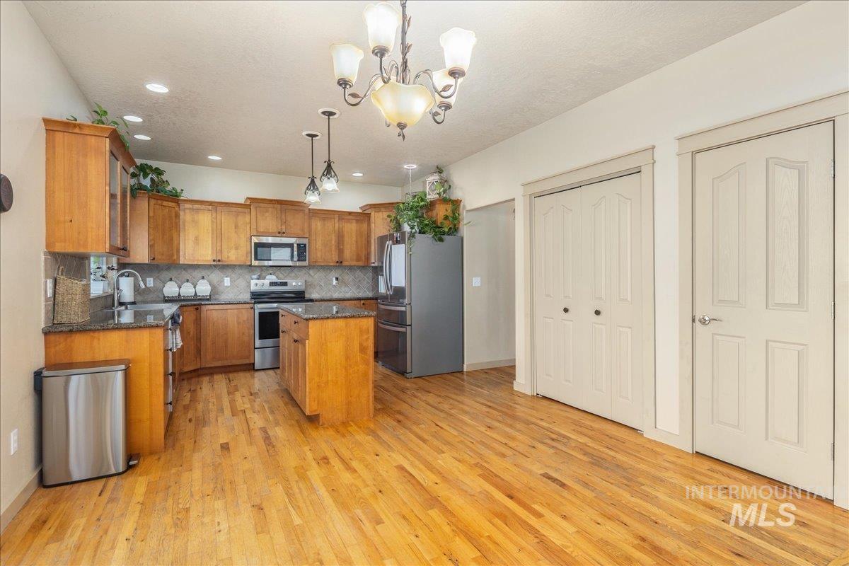 1524 W Loretta St, Meridian, Idaho 83646, 3 Bedrooms, 2.5 Bathrooms, Residential For Sale, Price $528,000,MLS 98969659