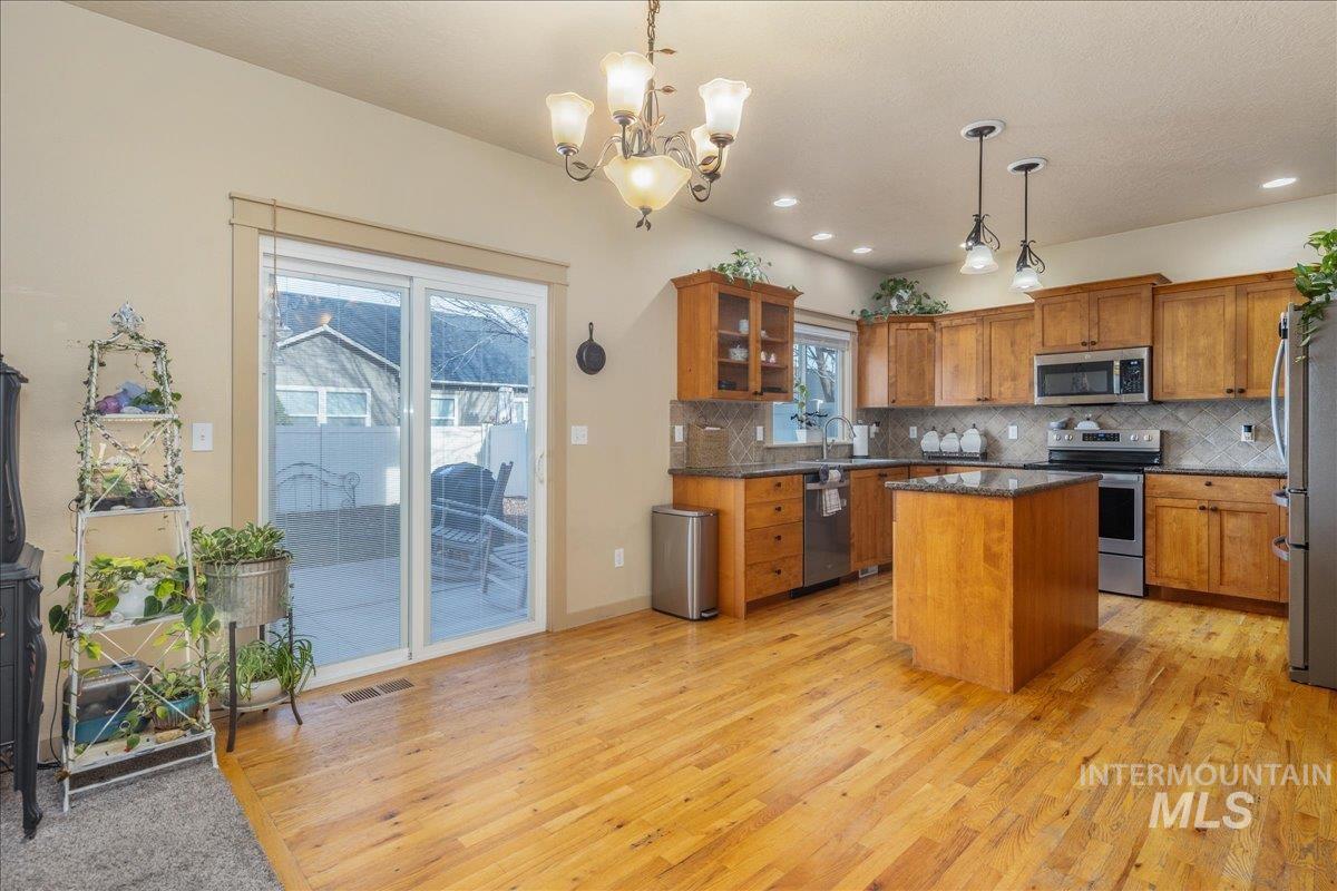 1524 W Loretta St, Meridian, Idaho 83646, 3 Bedrooms, 2.5 Bathrooms, Residential For Sale, Price $528,000,MLS 98969659