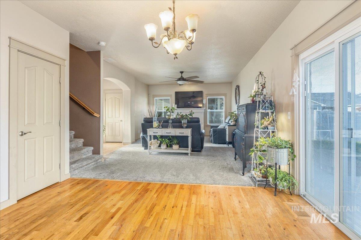 1524 W Loretta St, Meridian, Idaho 83646, 3 Bedrooms, 2.5 Bathrooms, Residential For Sale, Price $528,000,MLS 98969659