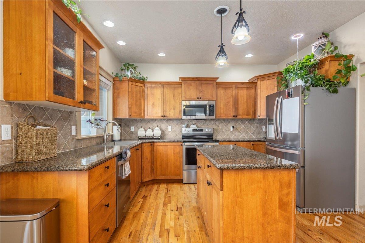 1524 W Loretta St, Meridian, Idaho 83646, 3 Bedrooms, 2.5 Bathrooms, Residential For Sale, Price $528,000, 98969659