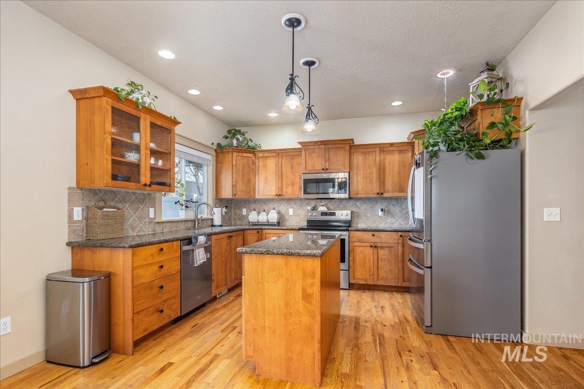 1524 W Loretta St, Meridian, Idaho 83646, 3 Bedrooms, 2.5 Bathrooms, Residential For Sale, Price $528,000,MLS 98969659