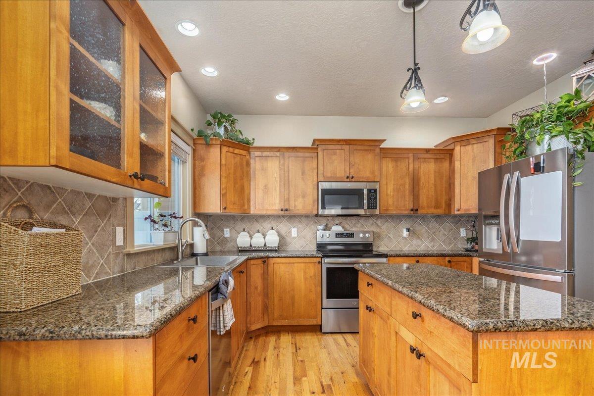 1524 W Loretta St, Meridian, Idaho 83646, 3 Bedrooms, 2.5 Bathrooms, Residential For Sale, Price $528,000, 98969659