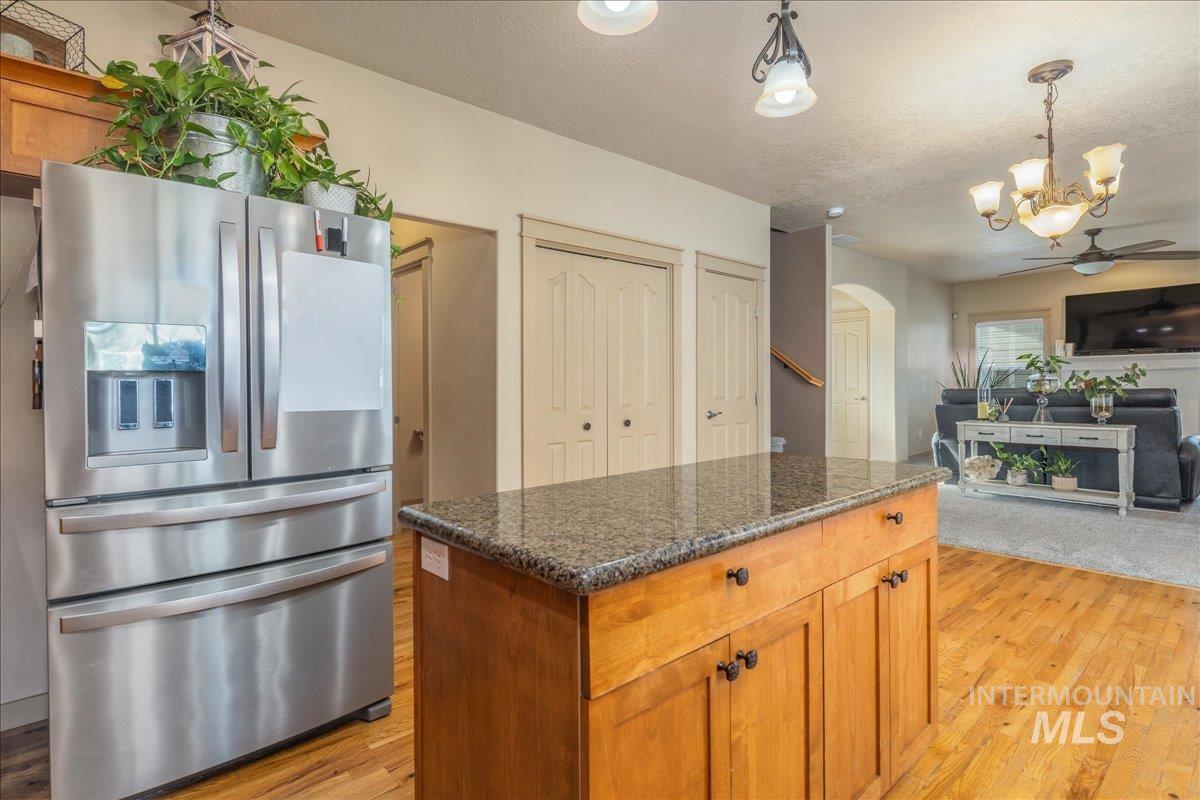 1524 W Loretta St, Meridian, Idaho 83646, 3 Bedrooms, 2.5 Bathrooms, Residential For Sale, Price $528,000,MLS 98969659